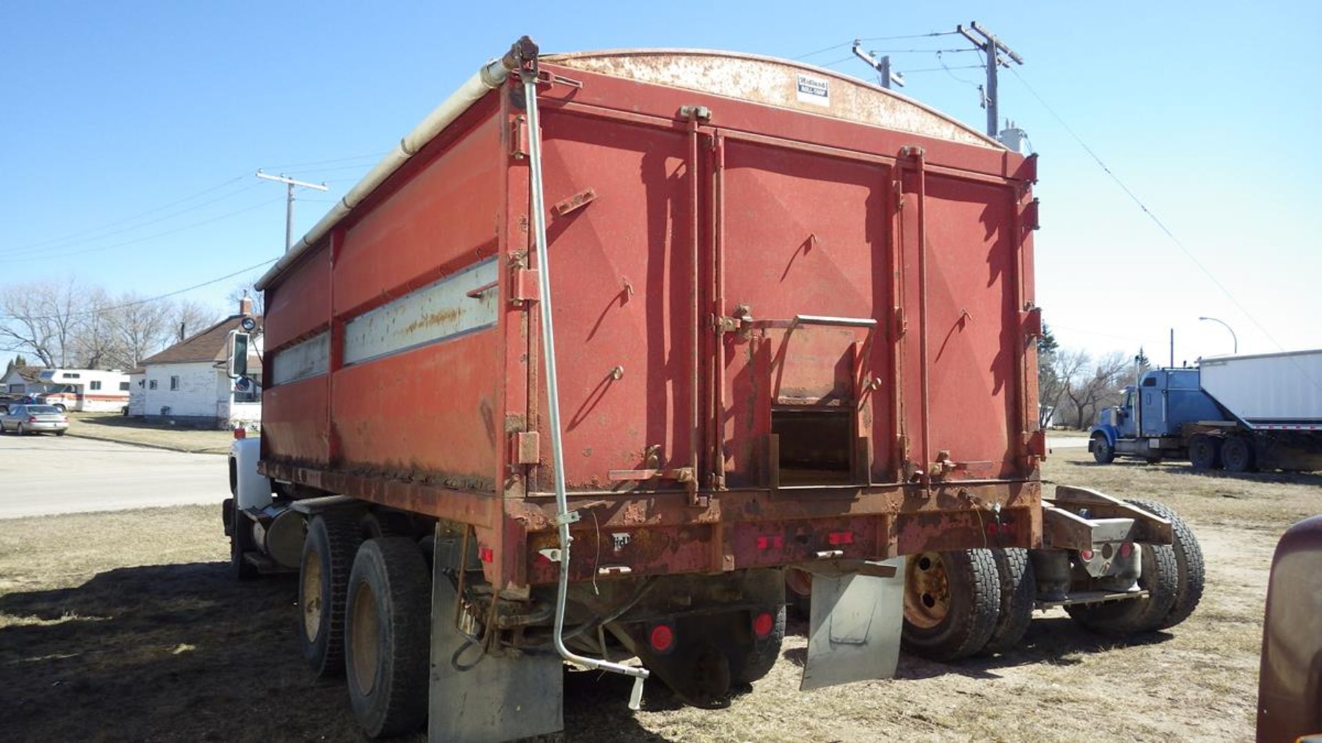 1990 Ford Diesel L9000 Cat Diesel engine tandem axle Grain Truck with approx 19ft x 8.6ft Box and - Image 4 of 20