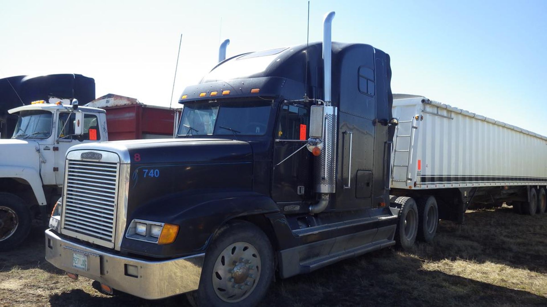 1996 Freightliner Vin# 2FUYDDYB1TA853691 GVWR 23,587 KG showing 049,759 Kms Eaton Fuller 15 spd