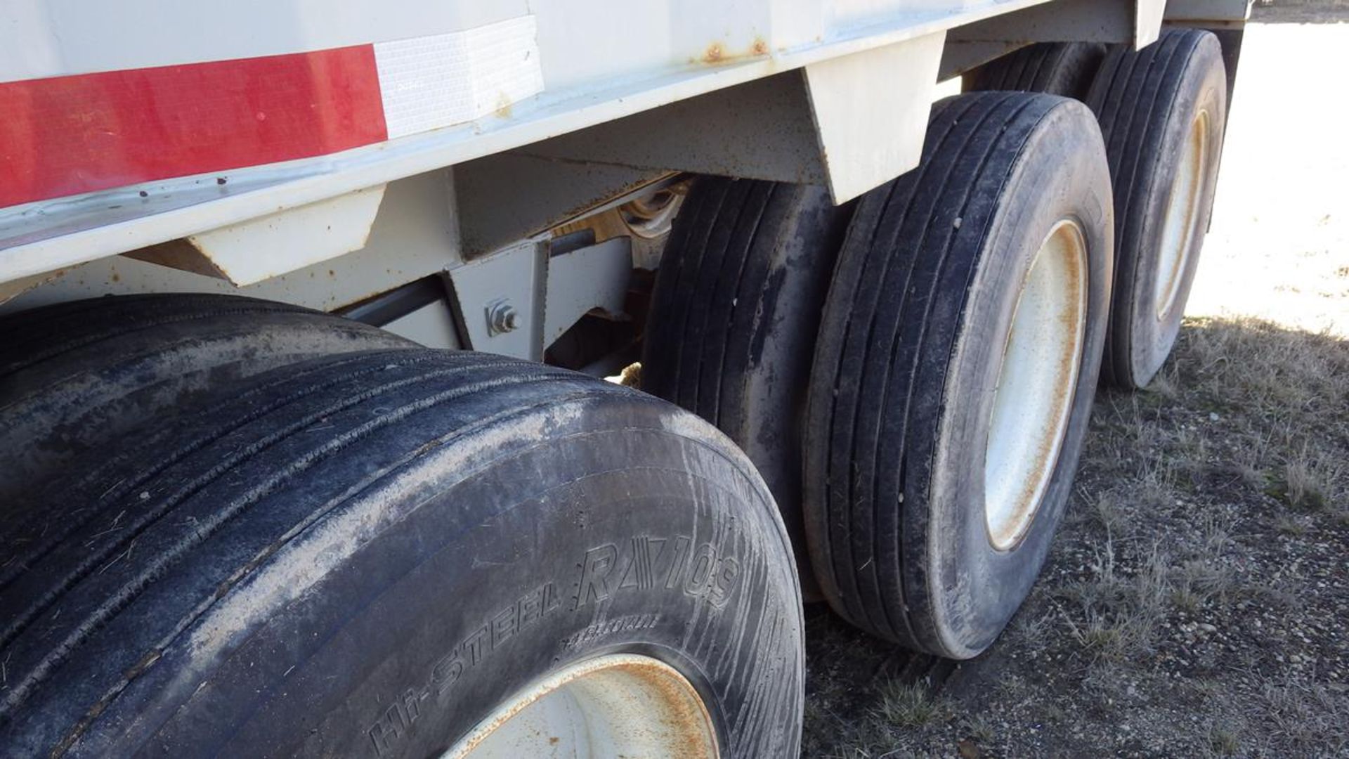 1995 Castleton Ind. Tridem axle grain trailer approx 45ft with roll top cover Vin# 2C9B3S3D9SS133127 - Image 4 of 9