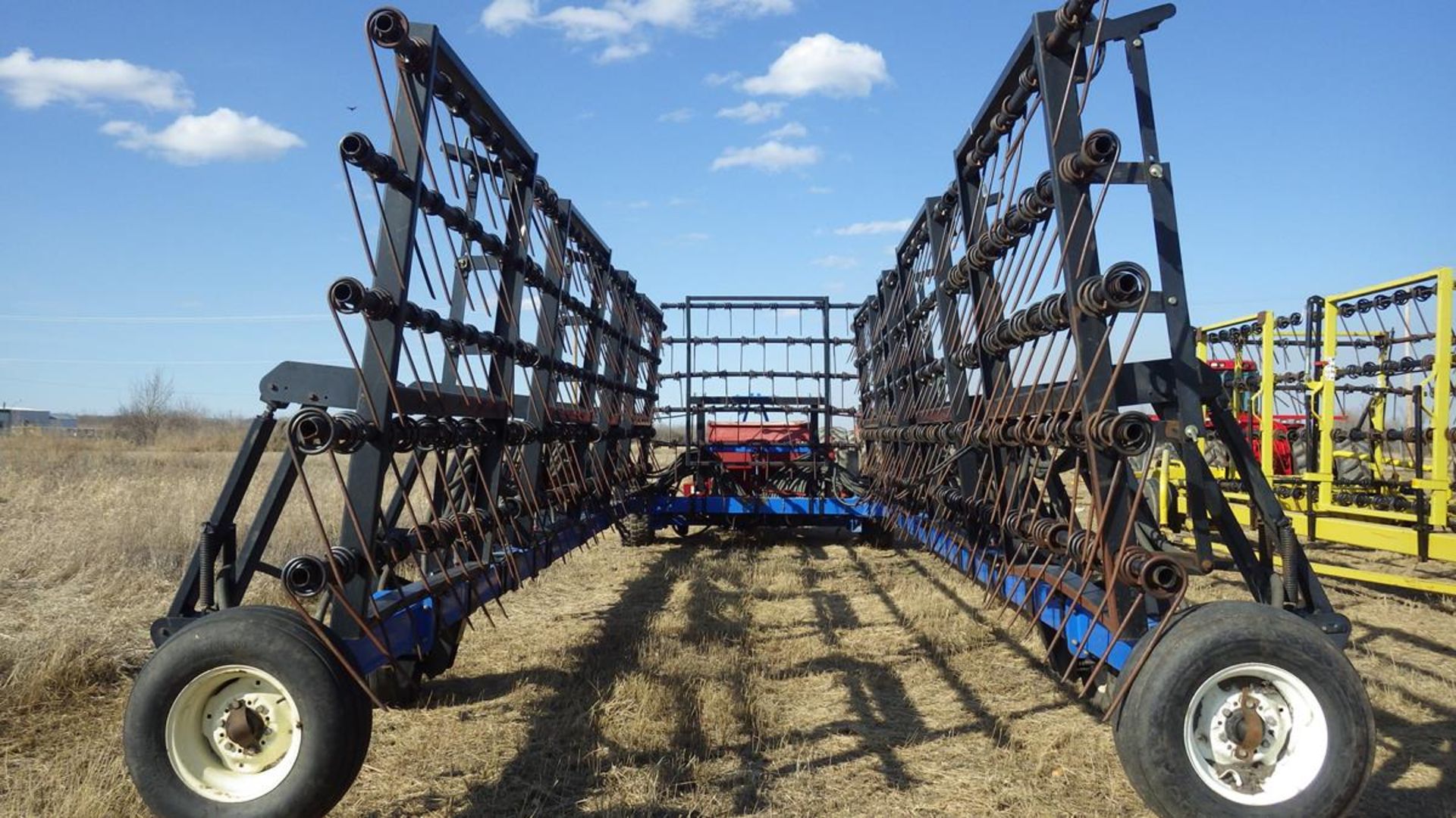 Monitor Included! New Holland SG320 Heavy harrows Vin# PNL019050 approx 84' with Valmar 3255 - Image 6 of 8