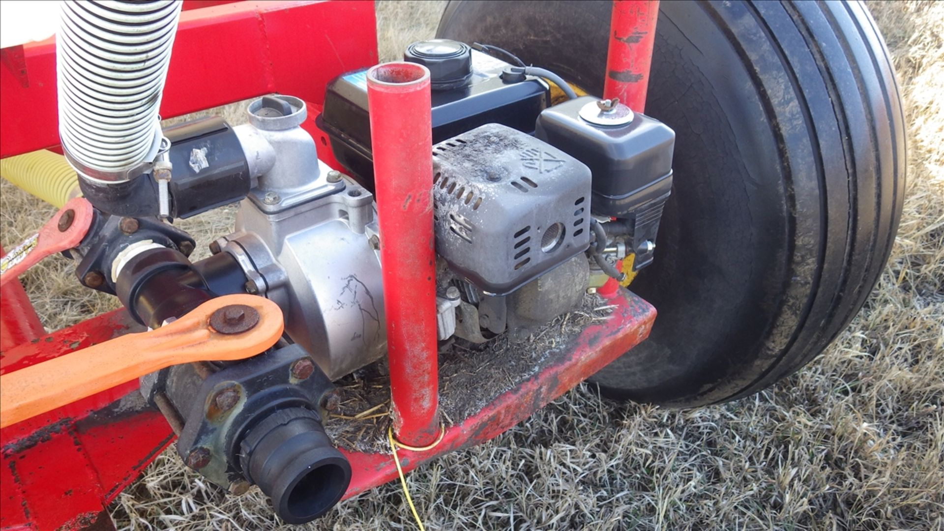 Liquid fertilizer cart with approx 1000 imp Gal tank 6.5 HP gas water pump, electric control valves, - Image 5 of 7