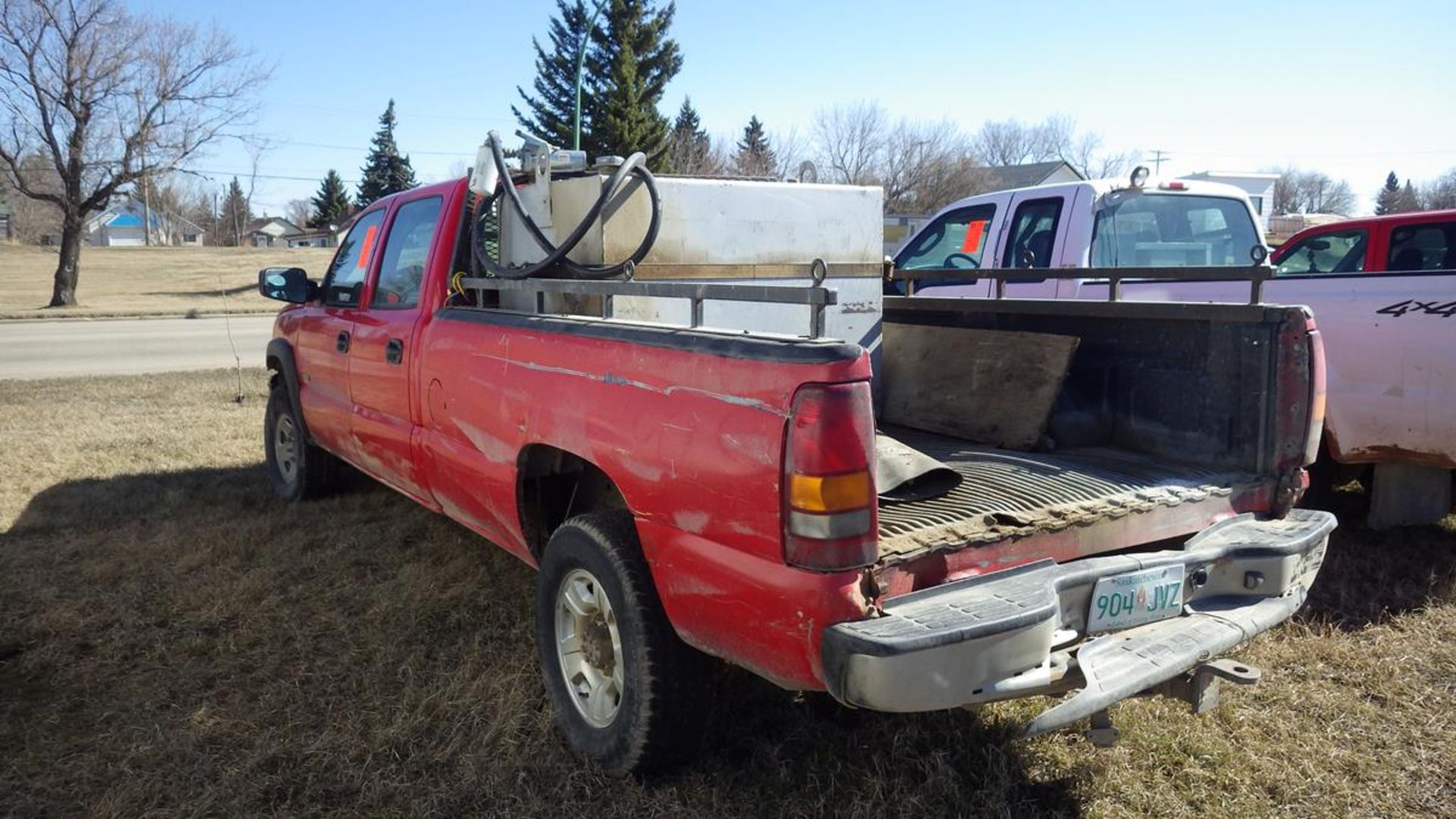 2004 Chev 3500 6.0L vortec V8 4 x 4 crew cab Vin# 1GBHK33G14F236199 showing 171,759 Kms and 4717.7 - Image 3 of 19