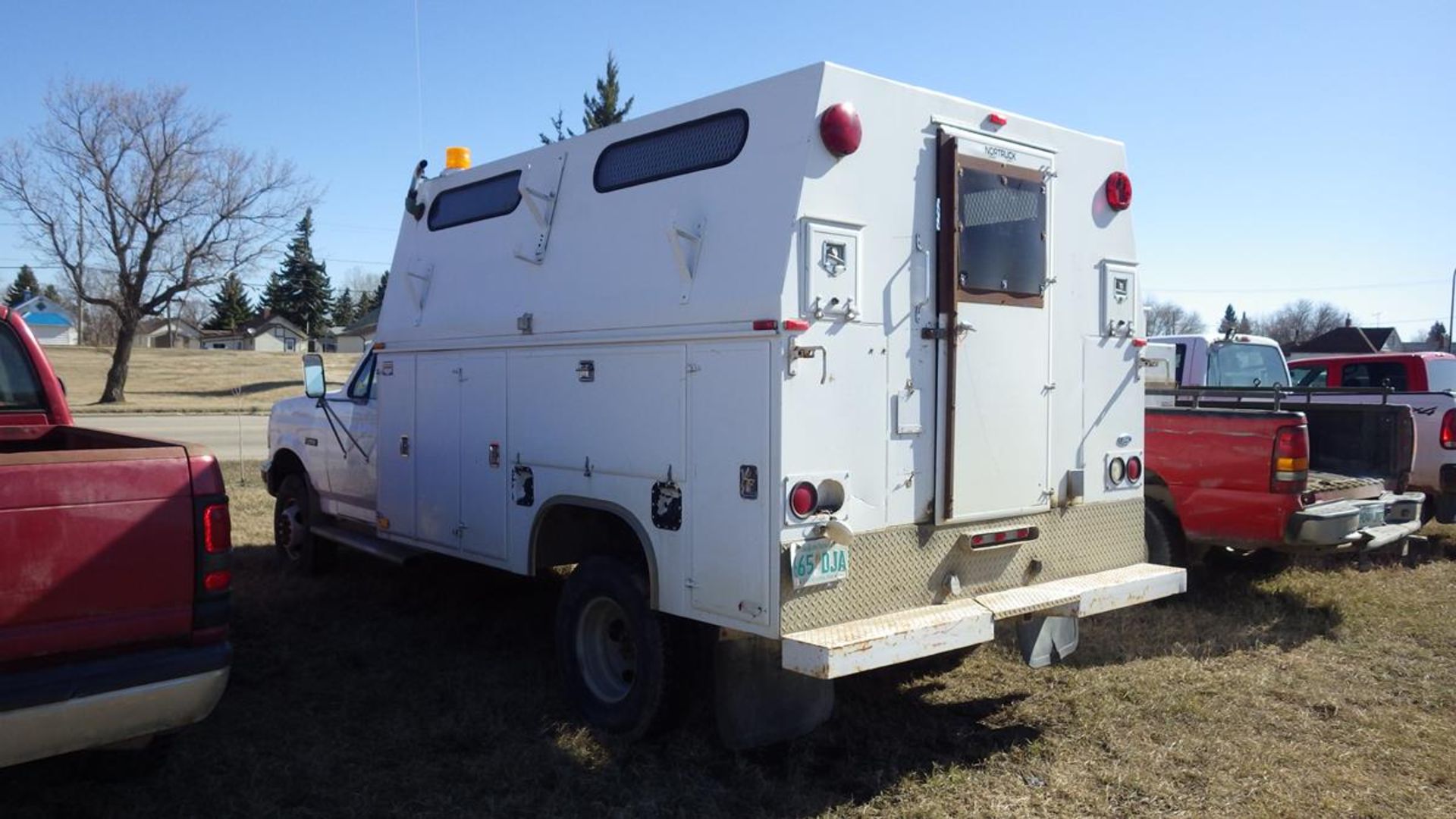 Service Truck...1995 Ford F350 regular cab auto RWD dually with air, tilt, cruise, dual fuel - Image 8 of 21