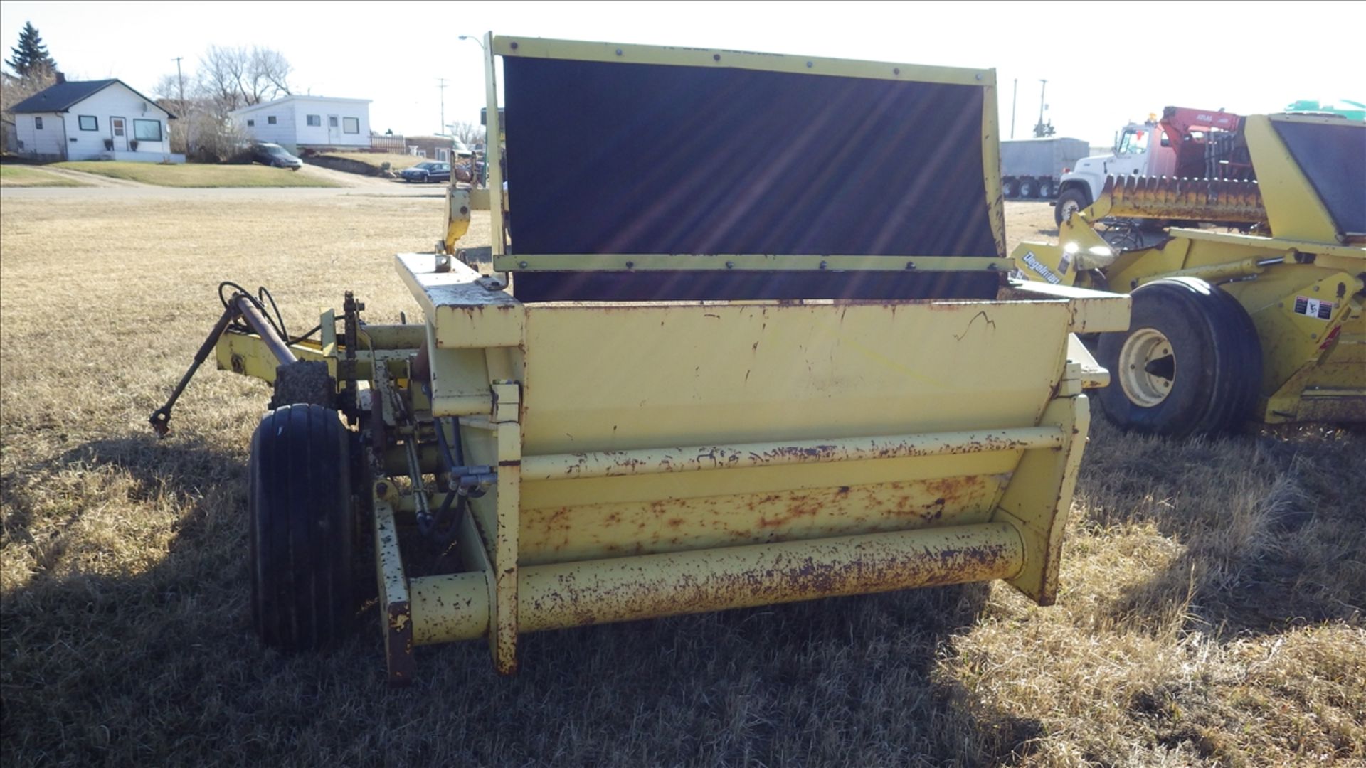 Degelman Rock picker approx 5' width, Pto, tire size Harvest king 11L - 15SL - Image 5 of 7