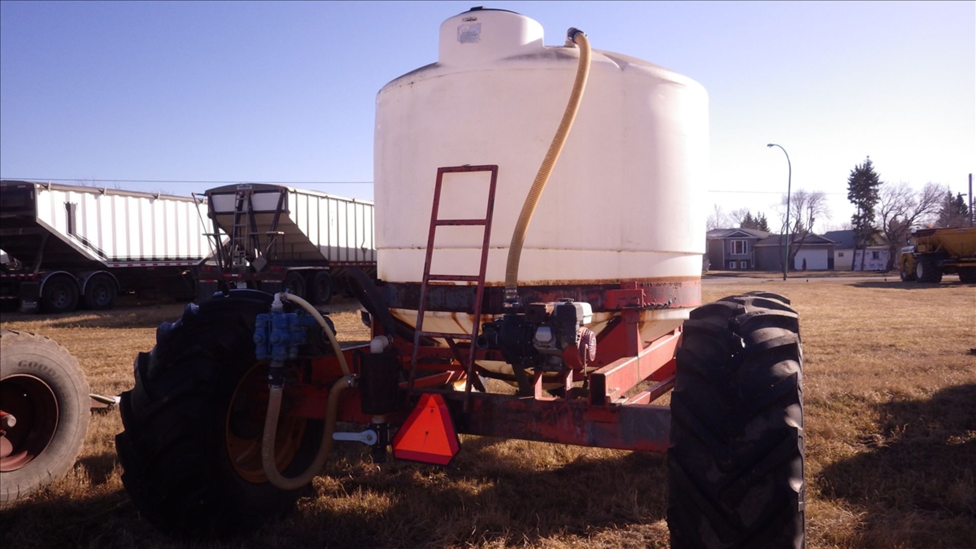 Bandwagon 1500 Liquid fertilizer cart with approx 1250 imp Gal tank 5.5 HP Honda GX 160 gas water - Image 4 of 9