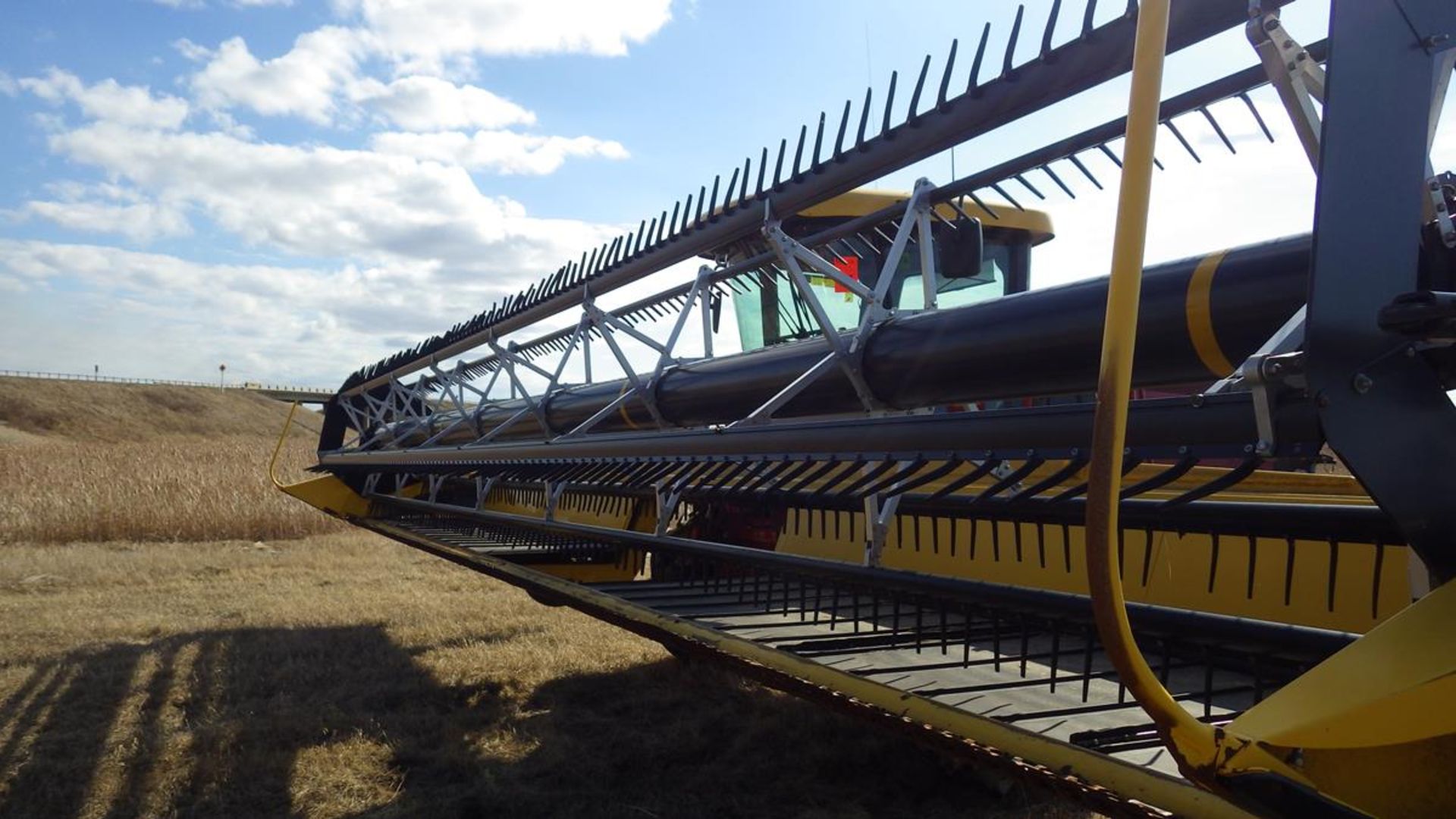 2012 New Holland H8040 Self Propelled swather with 36' Header. Swather Vin# YCG668124 Header Vin# - Image 3 of 14