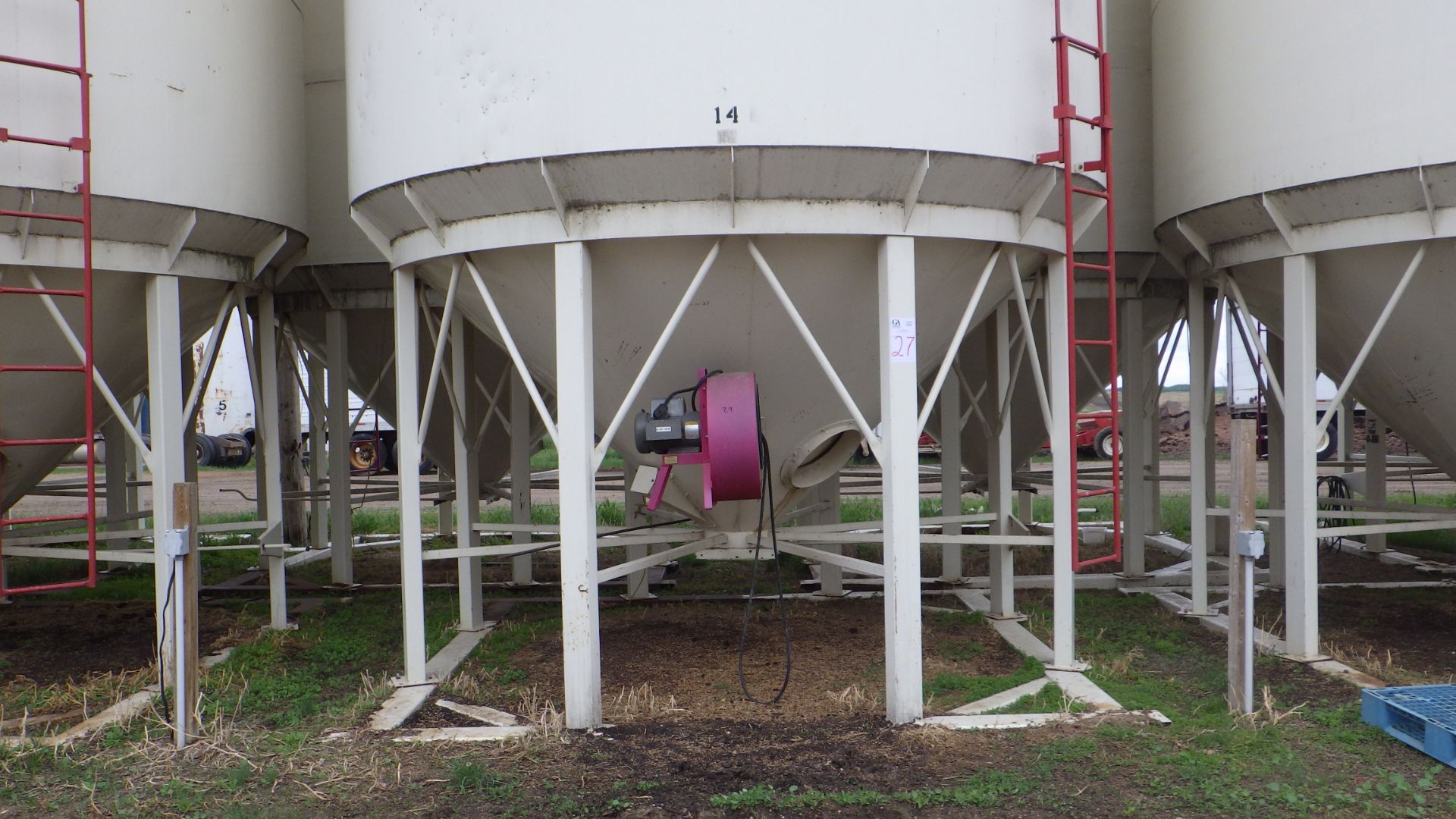 Meridian (Friesen) Grain Bin model 1620CE app 4000 bushel bin smoothskin epoxy lined, incl aeration - Image 2 of 4