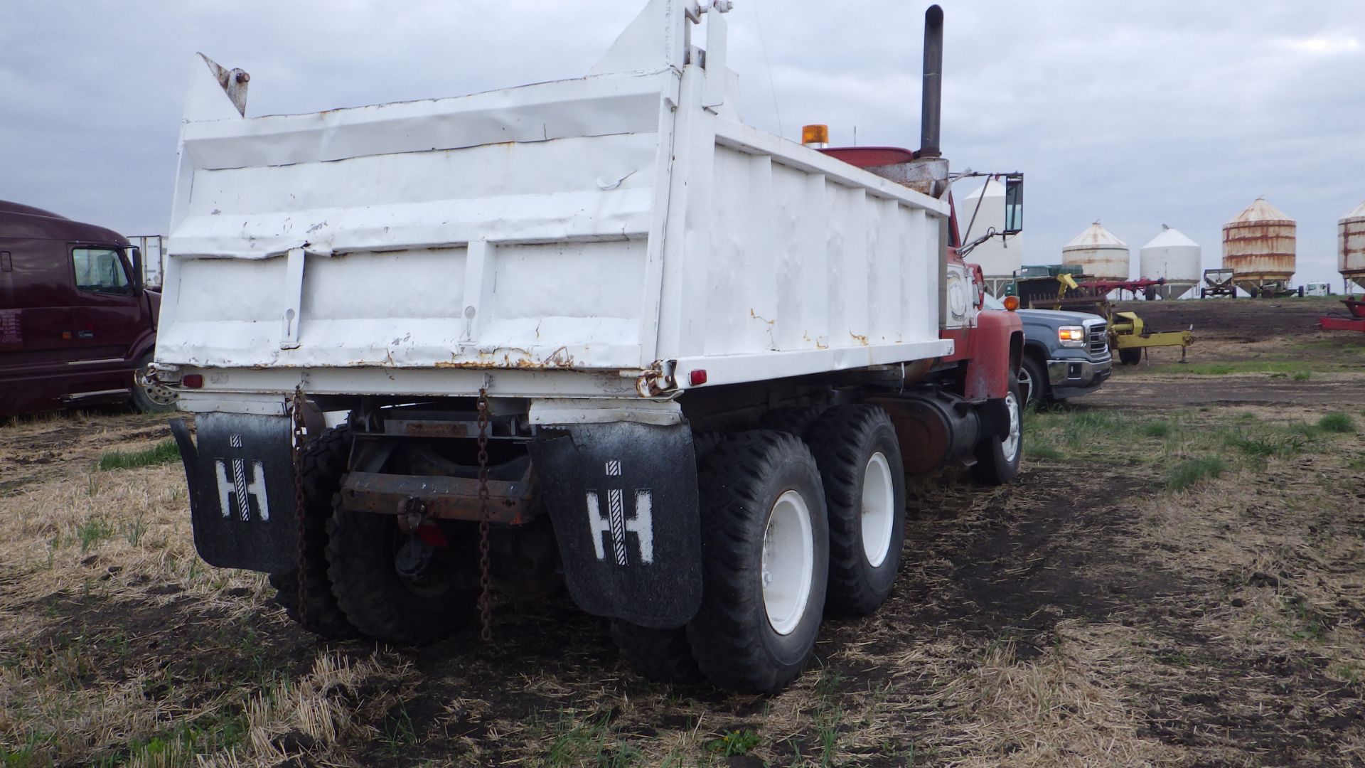 Ford 9000 Tandem Gravel Truck 165,700 miles SNU910VV75106 - Image 3 of 7