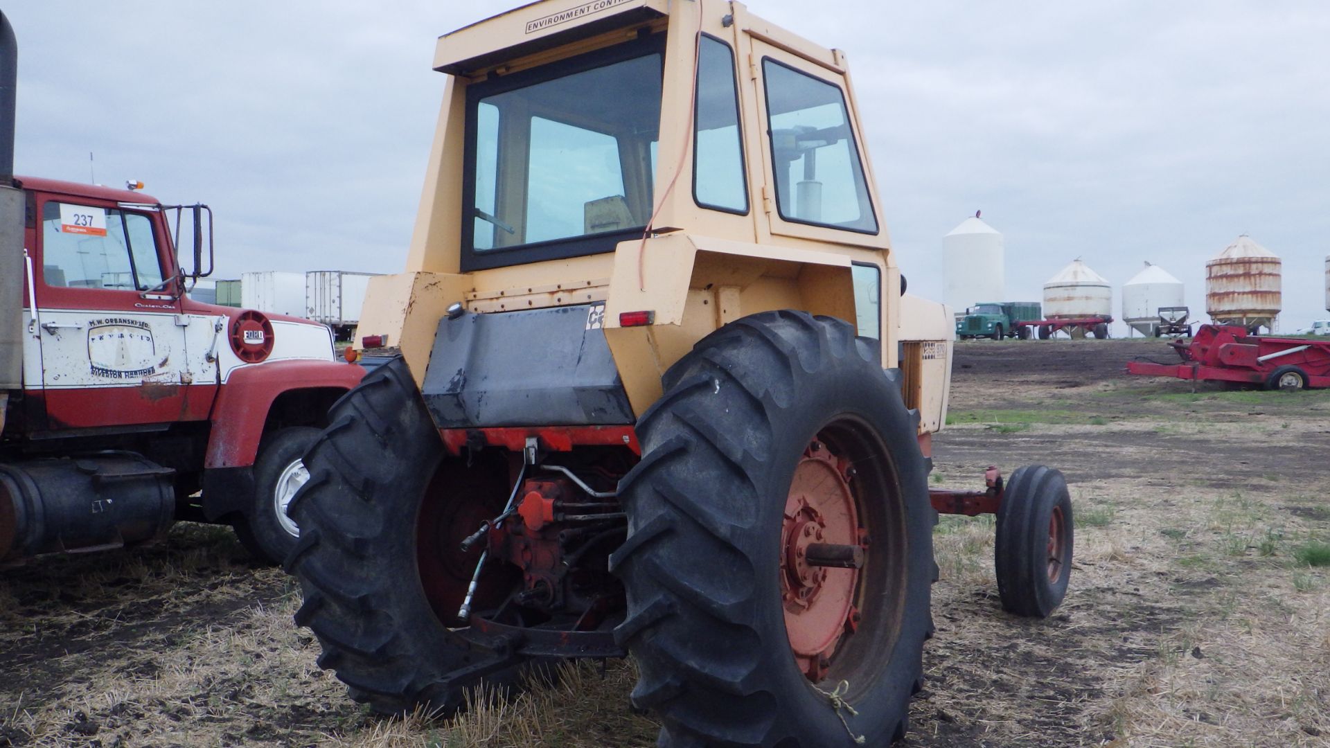 Case 970 Tractor - Image 2 of 7