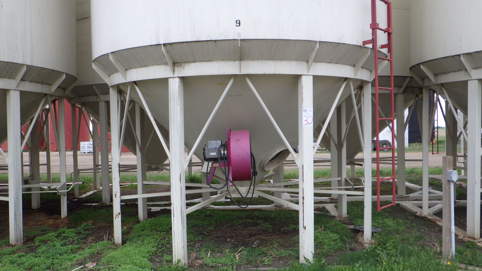 Meridian (Friesen) Grain Bin model 1620CE app 4000 bushel bin smoothskin epoxy lined, incl aeration - Image 2 of 4