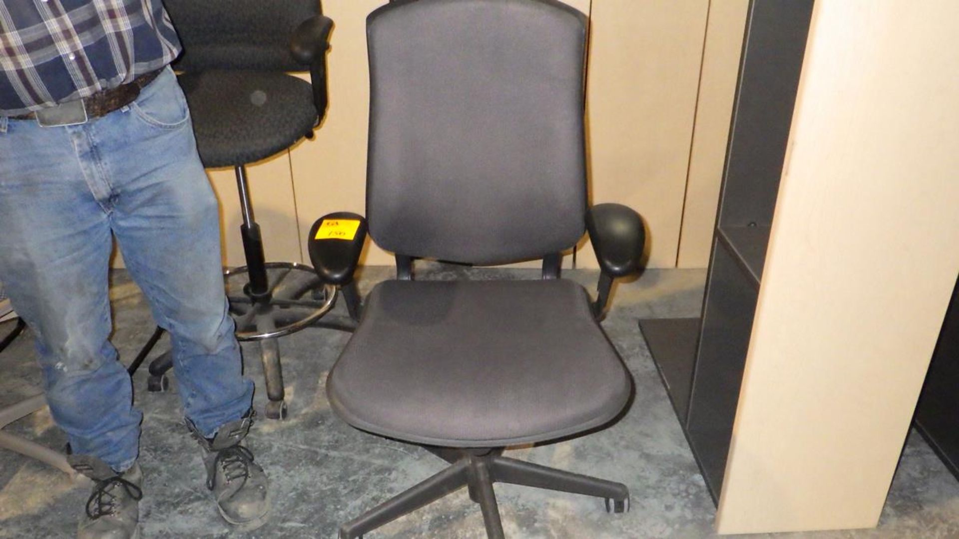 DELUXE OFFICE CHAIR IN GOOD CONDITION