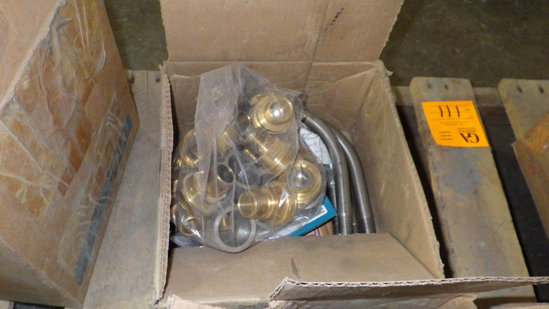 PALLET OF BOXES OF HYDRAULIC FITTINGS, RIGHT ANGLE GEAR DRIVE, CAM LOCKS, GRADER BLADE BOLTS. - Image 9 of 10