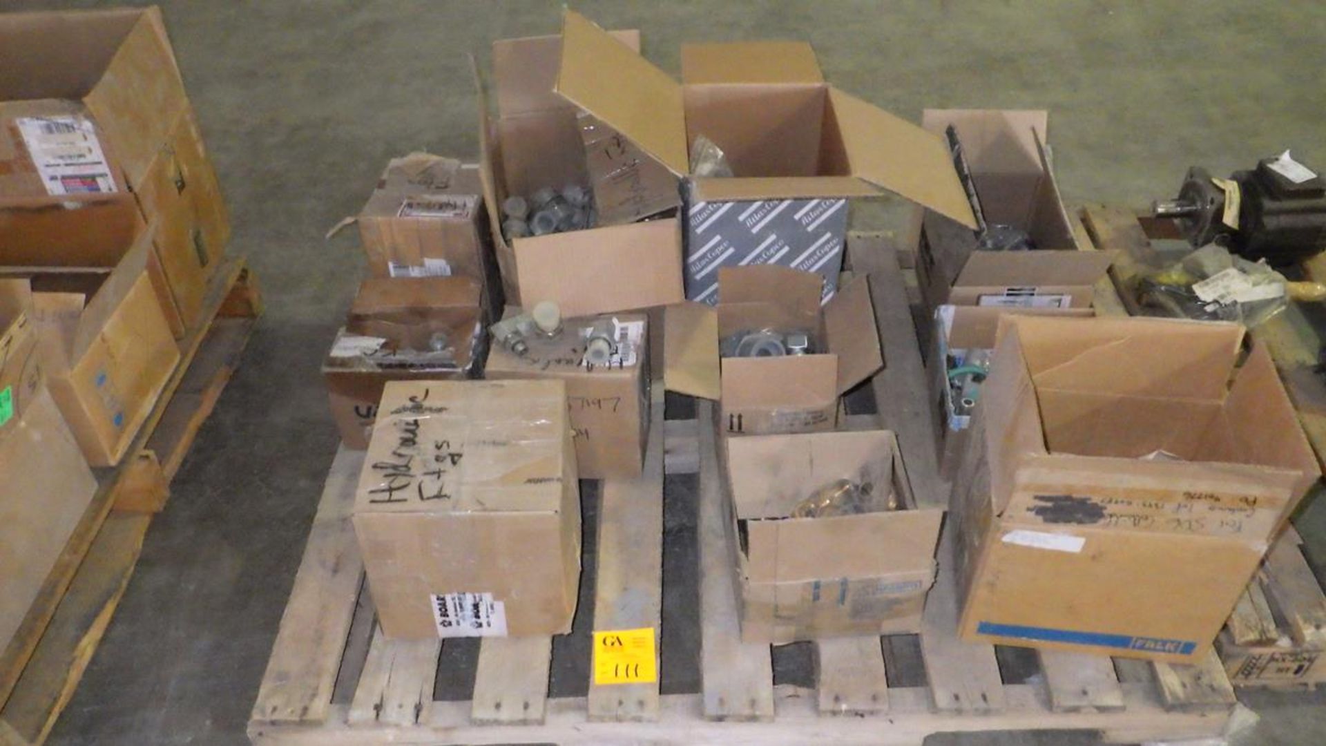 PALLET OF BOXES OF HYDRAULIC FITTINGS, RIGHT ANGLE GEAR DRIVE, CAM LOCKS, GRADER BLADE BOLTS. - Image 10 of 10