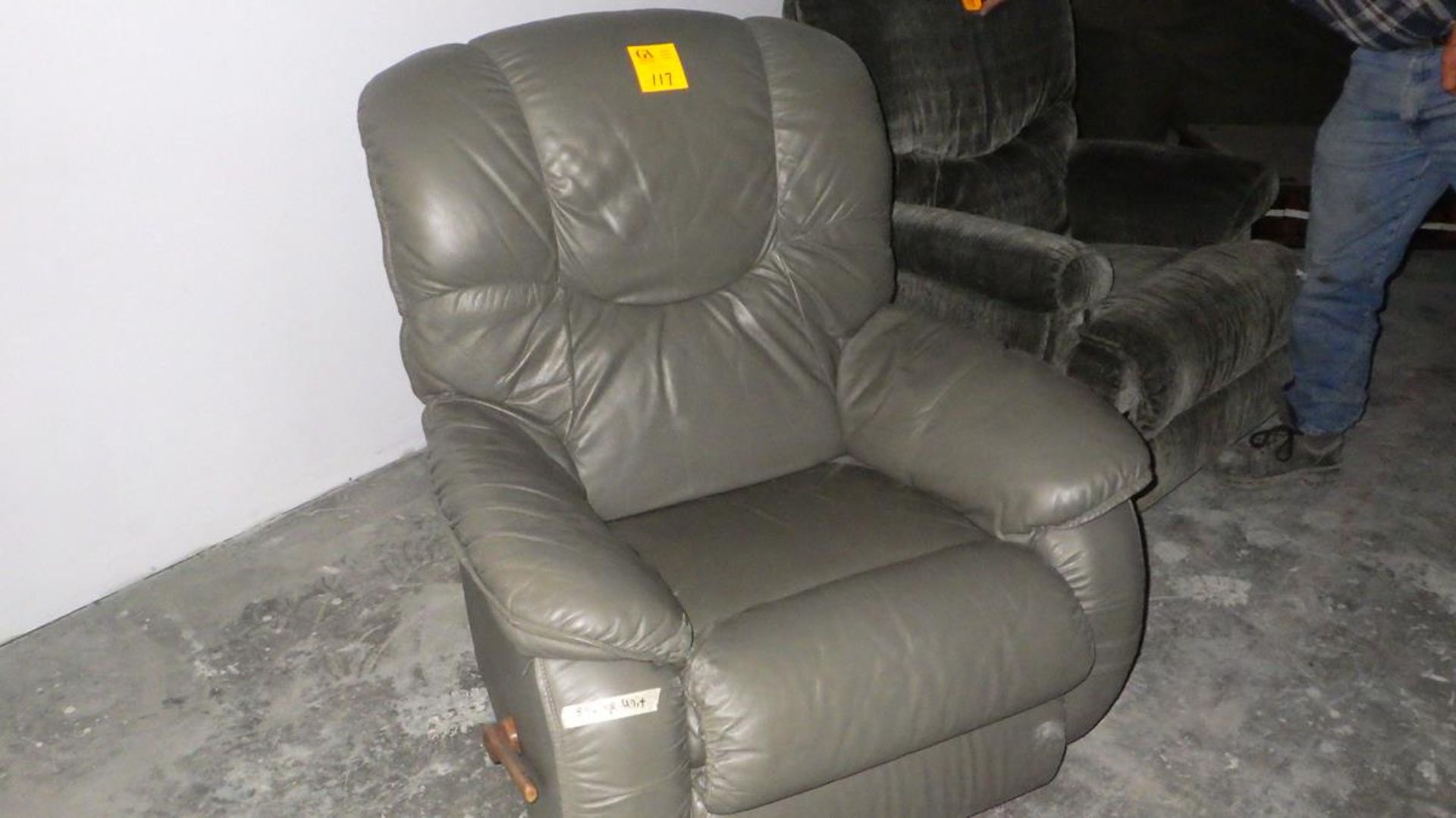LAZYBOY GREY LEATHER ROCKER RECLINER IN GOOD CONDITION