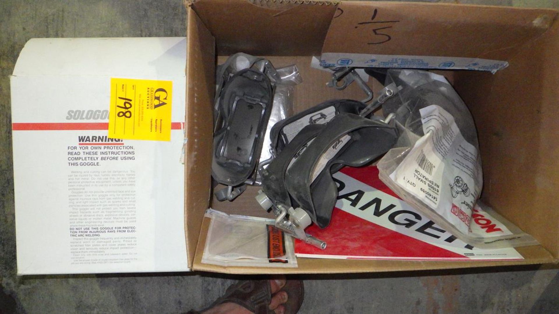 LOT OF MISC SAFETY EQUIP INCLUDING WELDING GOGGLES - Image 3 of 3