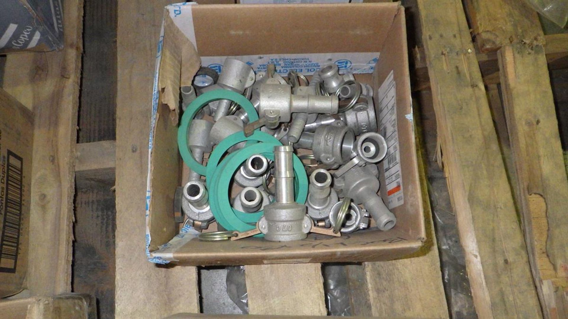 PALLET OF BOXES OF HYDRAULIC FITTINGS, RIGHT ANGLE GEAR DRIVE, CAM LOCKS, GRADER BLADE BOLTS. - Image 3 of 10