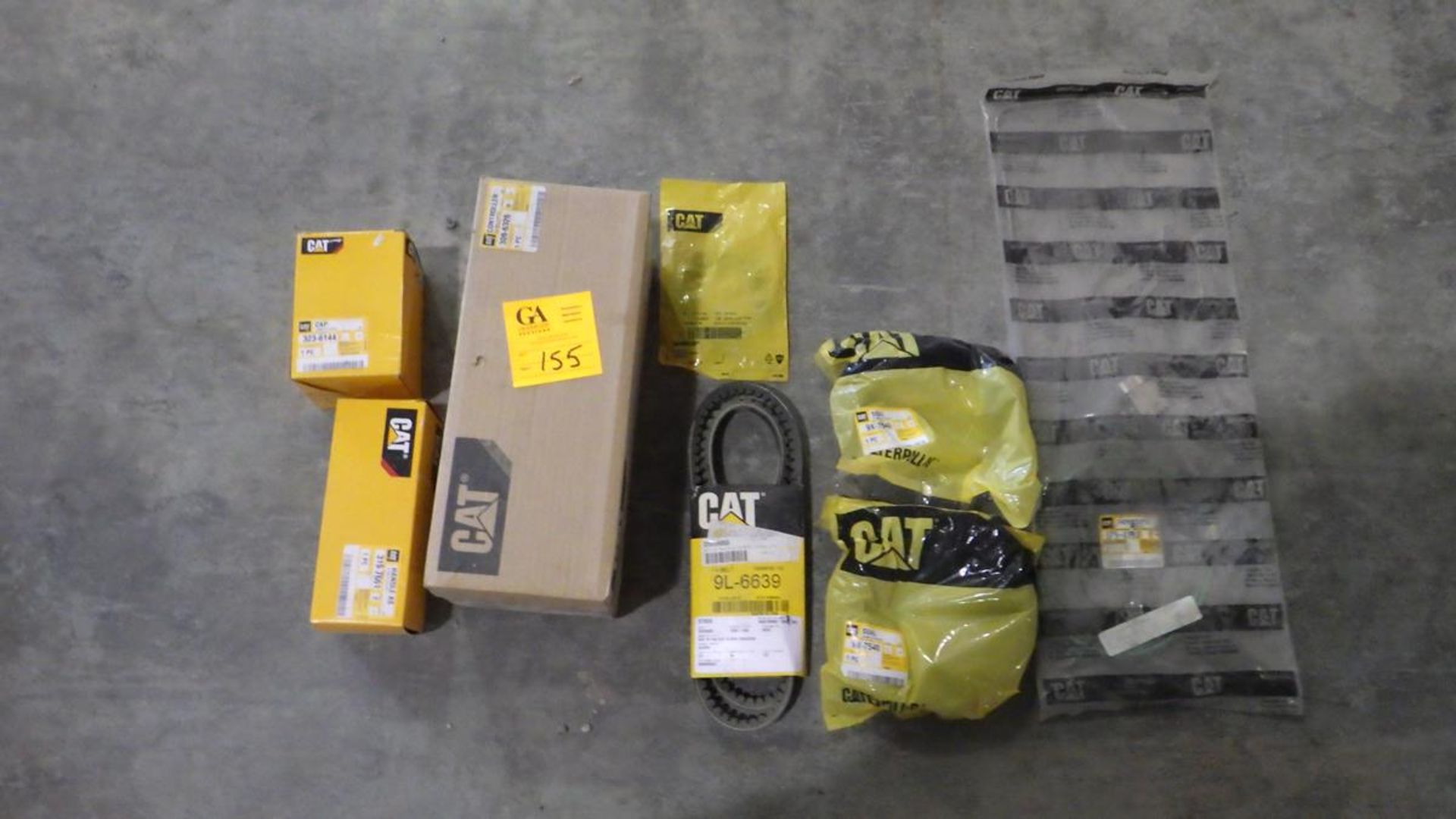 LOT OF UNUSED CATERPILLAR PARTS INCLUDING CONTROLLER AND BELT - Image 3 of 3
