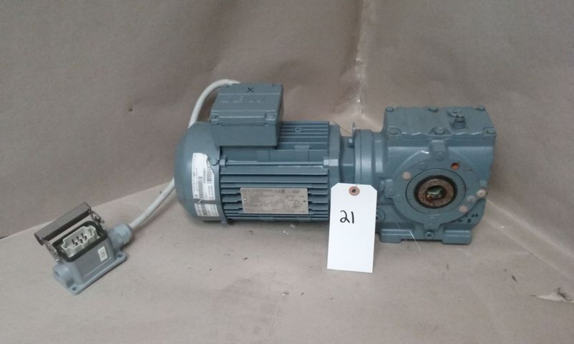 SEW EURODRIVE ELECTRIC MOTOR WITH RIGHT ANGLE GEAR DRIVE