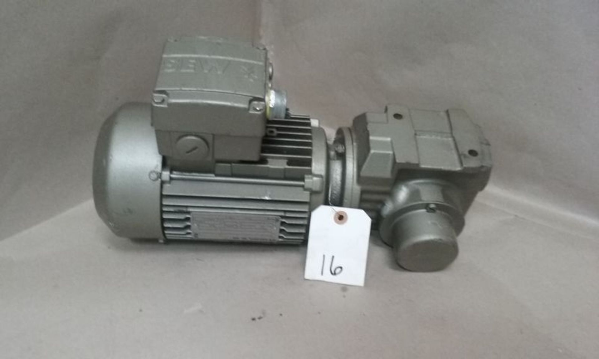 SEW EURODRIVE 1 HP RIGHT ANGLE GEAR DRIVE - Image 6 of 6