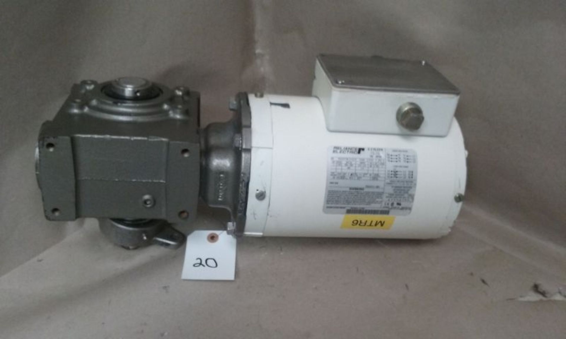 RELIANCE ELECTRIC 1 HP ELECTRIC MOTOR WITH RIGHT ANGLE GEAR DRIVE