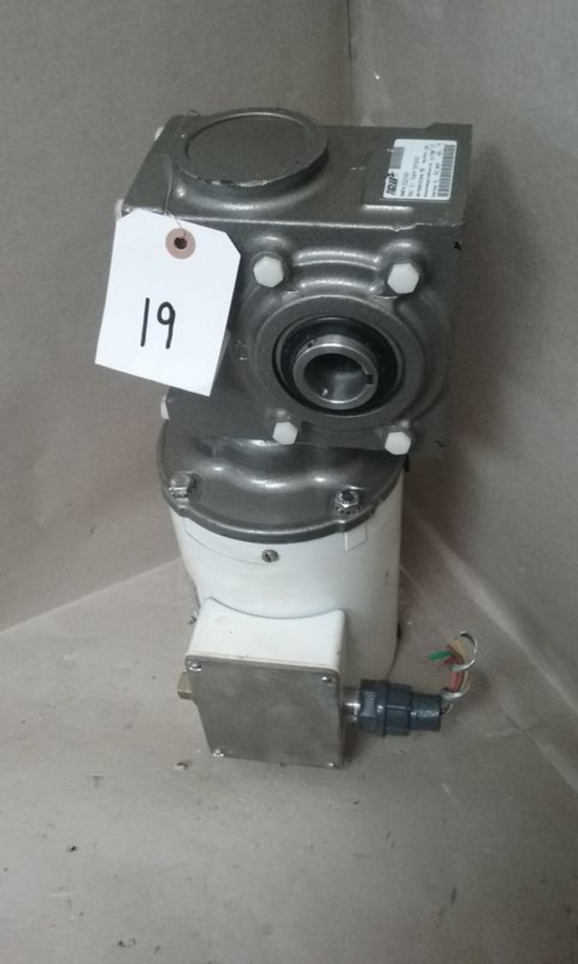 RELIANCE ELECTRIC 1 HP ELECTRIC MOTOR WITH RIGHT ANGLE GEAR DRIVE - Image 6 of 6