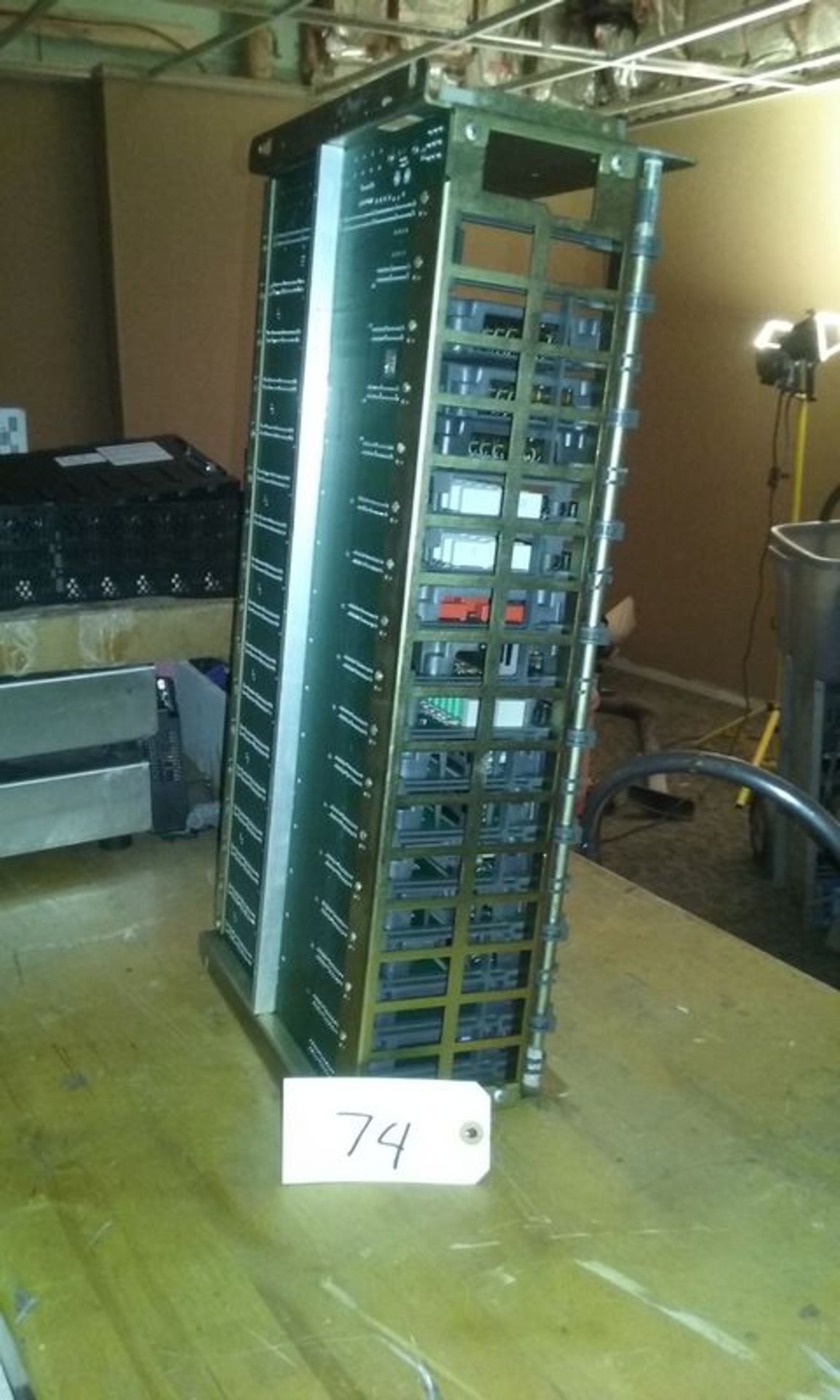 ALLEN BRADLEY 1771-A4B, 16-SLOT CHASSIS W/ CARDS - Image 2 of 5