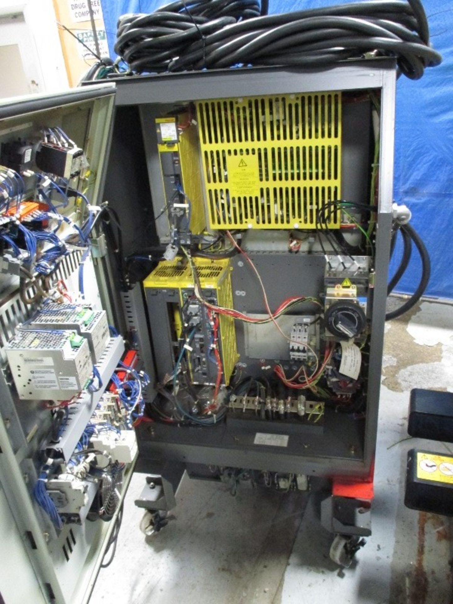 FANUC ROBOT R-2000iB/210F R-30iA CONTROL WITH CABLES AND TEACH PENDANT, SN 93661, YEAR 2008 - Image 4 of 6