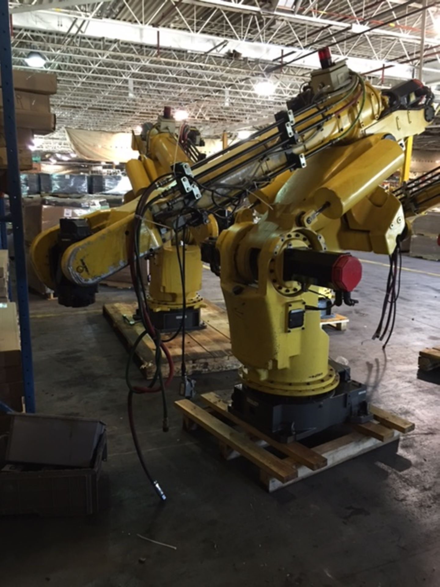 FANUC S420-iL ROBOTS WITH CONTROL, CABLES & TEACH PENDANT, LOCATION ONTARIO CANADA, BUYER TO SHIP - Image 3 of 5