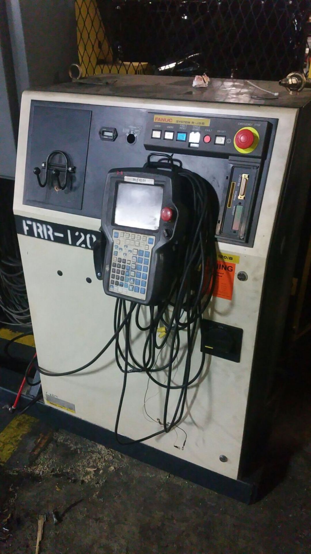 FANUC ARCMATE 120iB W/R-J3iB CONTROLS, CABLES, TEACH PENDANT AND LINCOLN POWERWAVE 455M POWER SUPPLY - Image 3 of 4