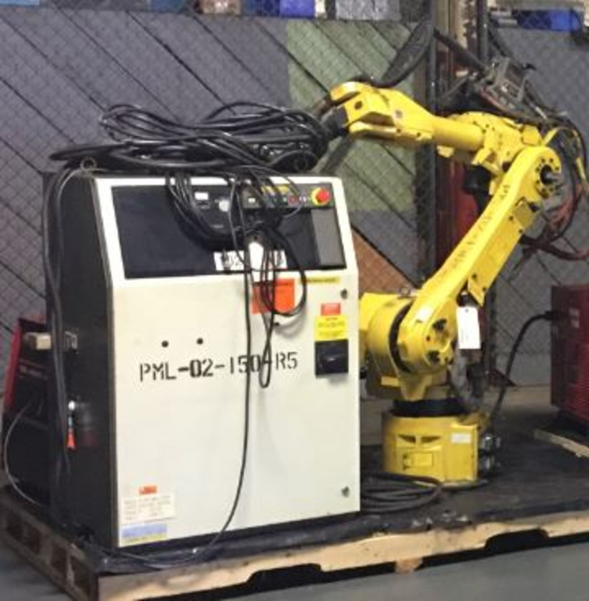 FANUC ARCMATE 120iB W/R-J3iB CONTROLS, CABLES, TEACH PENDANT AND LINCOLN POWERWAVE 455M POWER SUPPLY