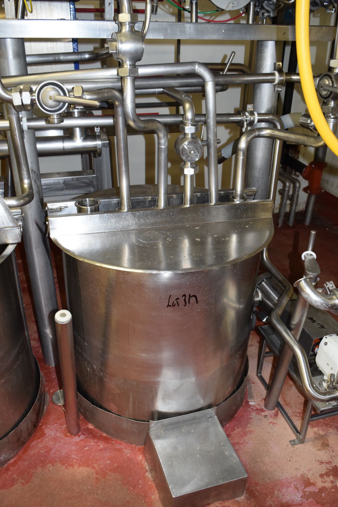100 Gallon Dish-Bottom Hinged-Lid Tank with Tumbler-Style Agitation Rigging Charge: $700