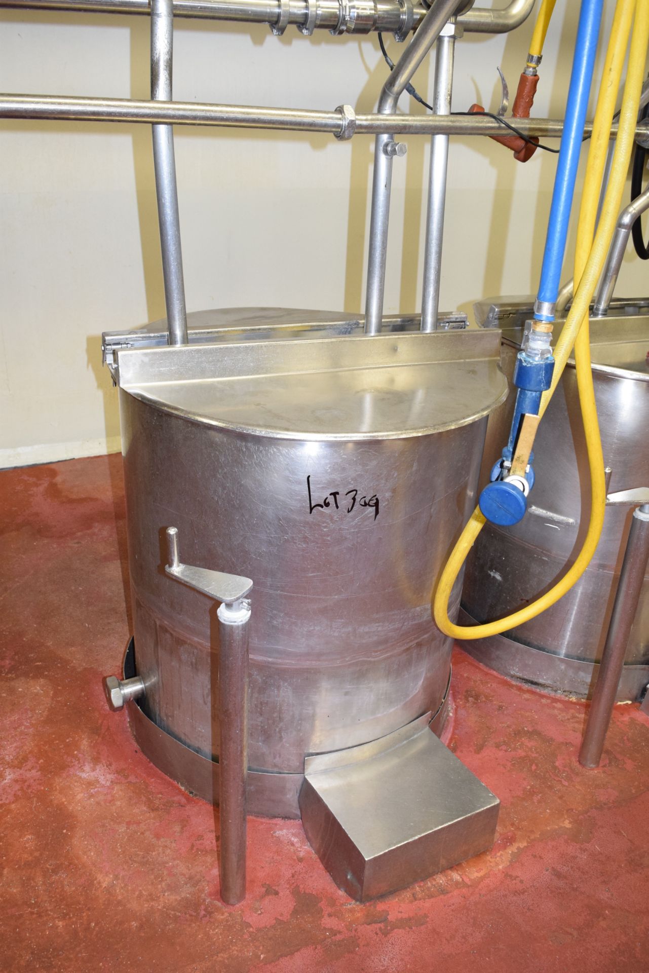 150 Gallon S/S Kettle-Style Hinged-Lid Tank with Mixer Agitation and Air Valve Rigging Charge: $700