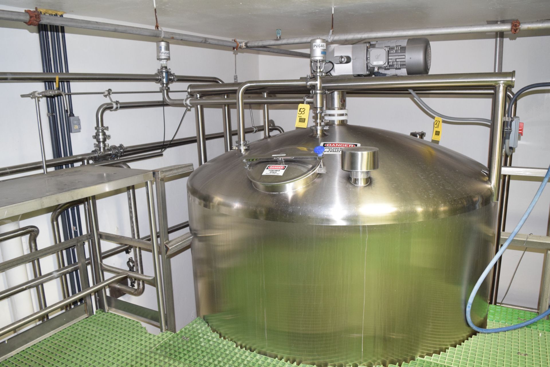 2004 Feldmeier 3,500 Gallon S/S Dome-Top Cone-Bottom Dimple-Jacketed Processor Tank with Side and - Image 4 of 4
