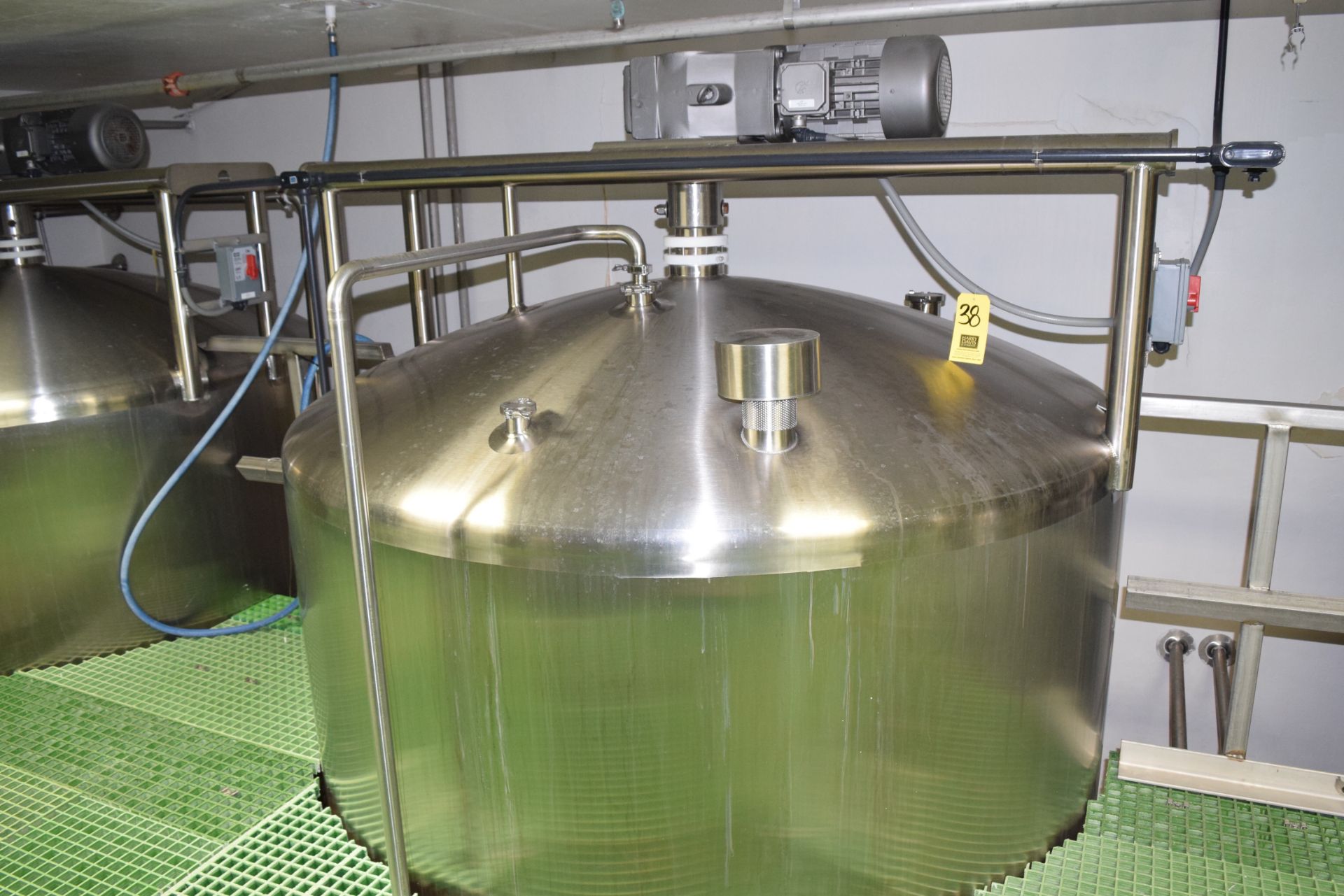 2004 Feldmeier 3,500 Gallon S/S Dome-Top Cone-Bottom Dimple-Jacketed Processor Tank with Side- and - Image 4 of 4
