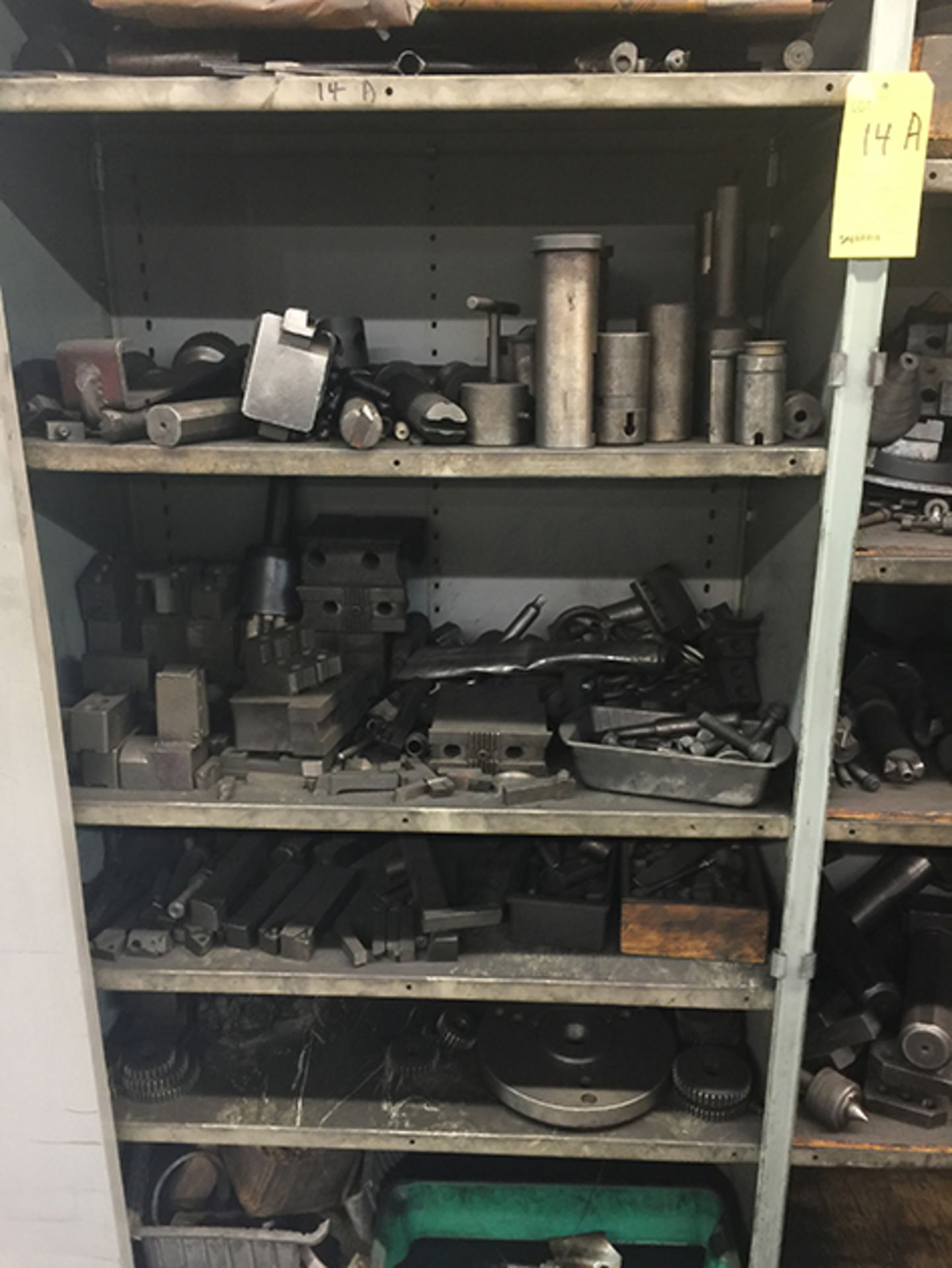 Lot of miscellaneous tooling and tool holders