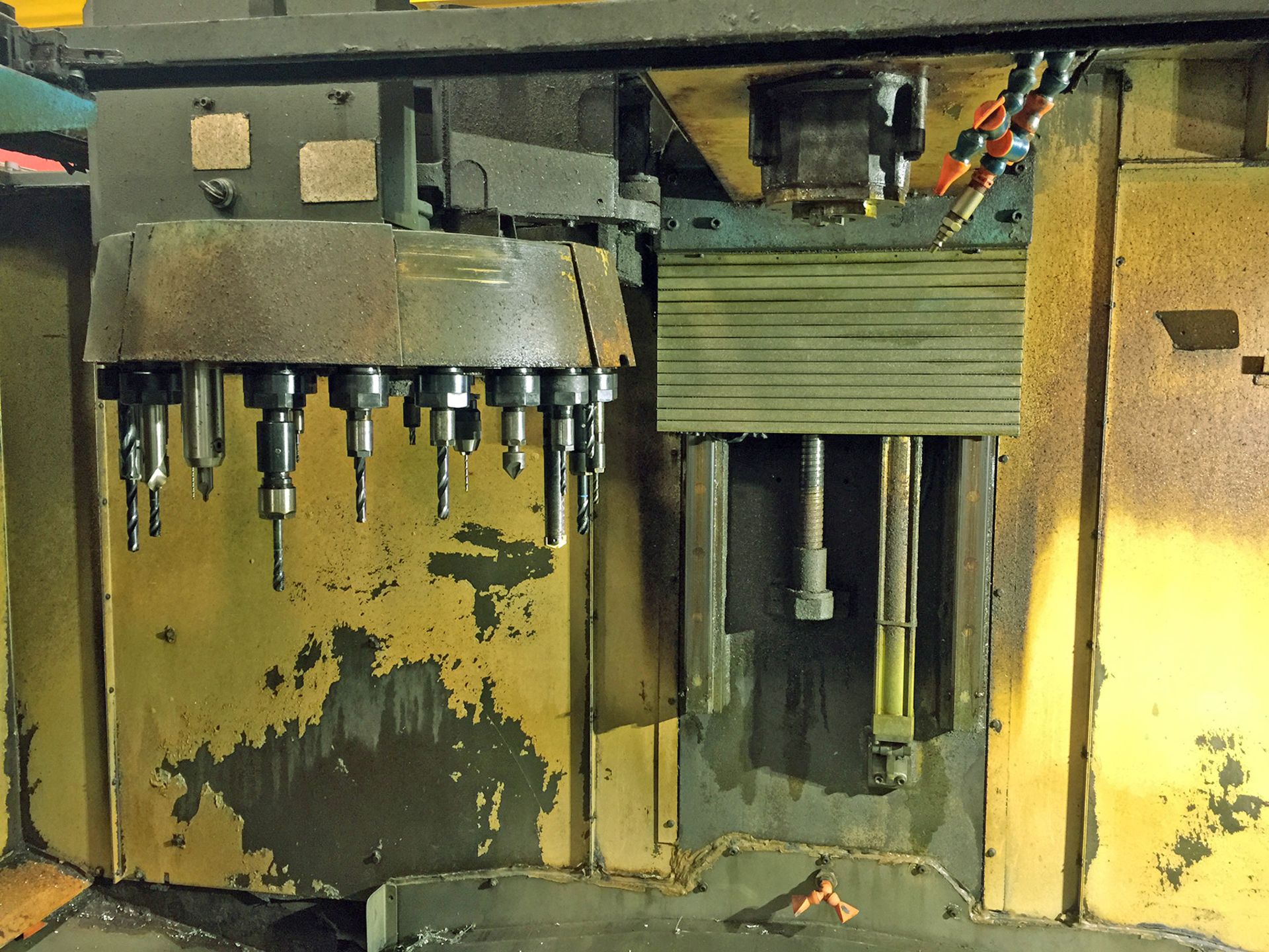 Cincinnati Milacron Saber 1250 CNC Vertical Machining Center - Image 4 of 10