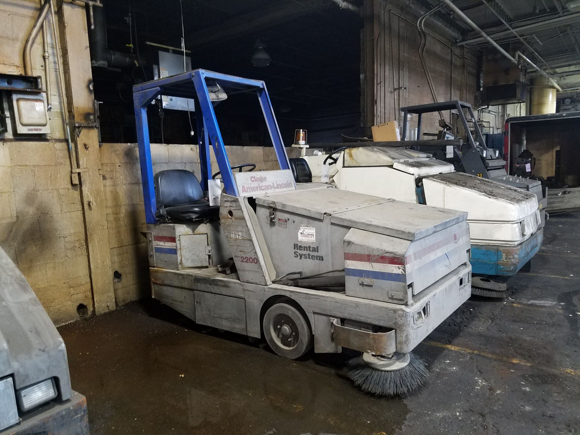 CLARKE AMERICANLINCOLN 2200 FLOOR SWEEPER MODEL 578517, SN 450578,