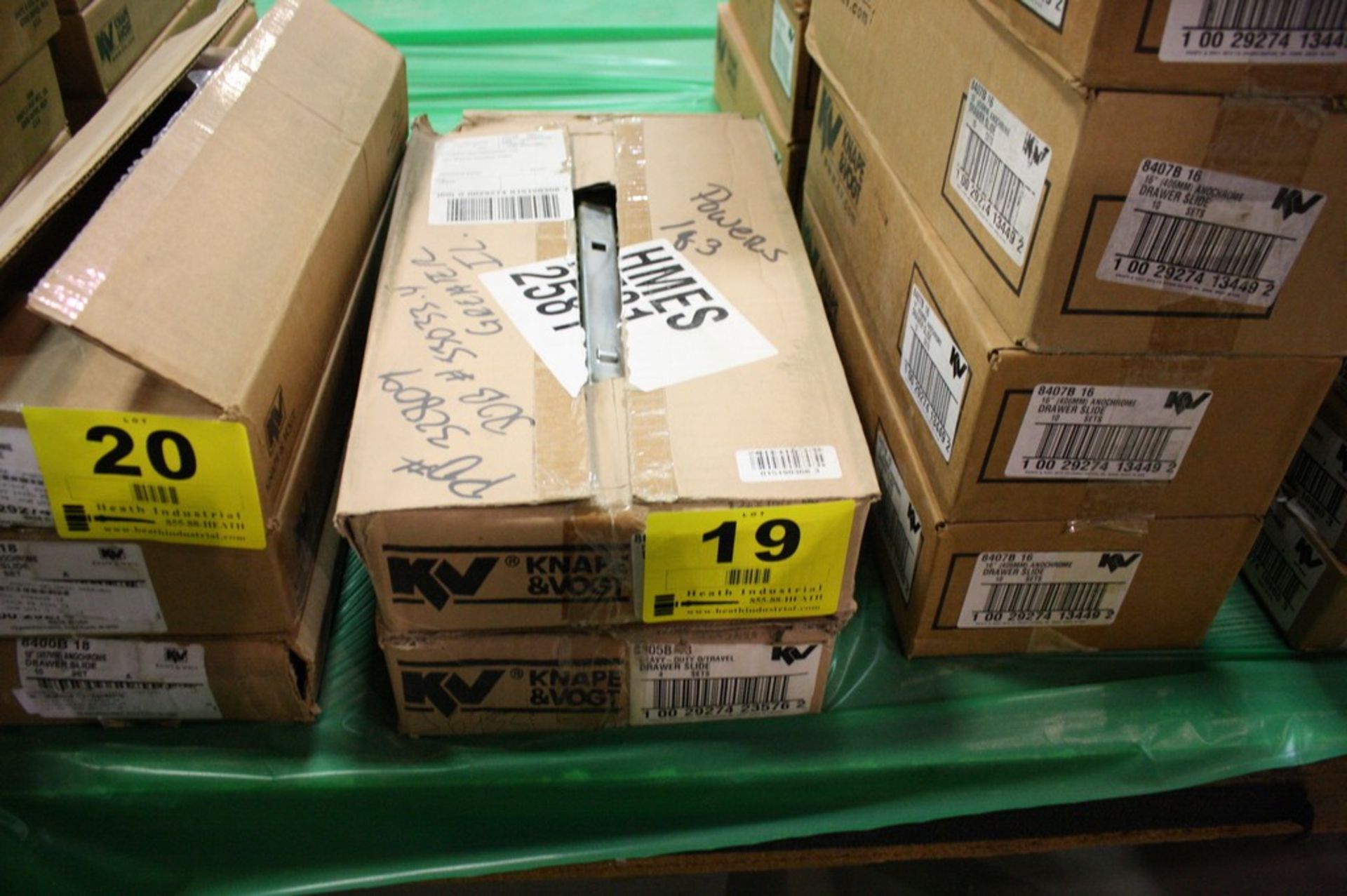 BOXES OF KNAPE & VOGT MODEL 8805B 18"