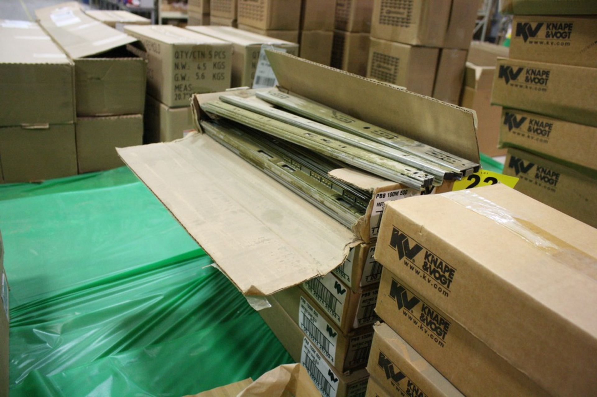 BOXES OF KNAPE & VOGT MODEL PBB100