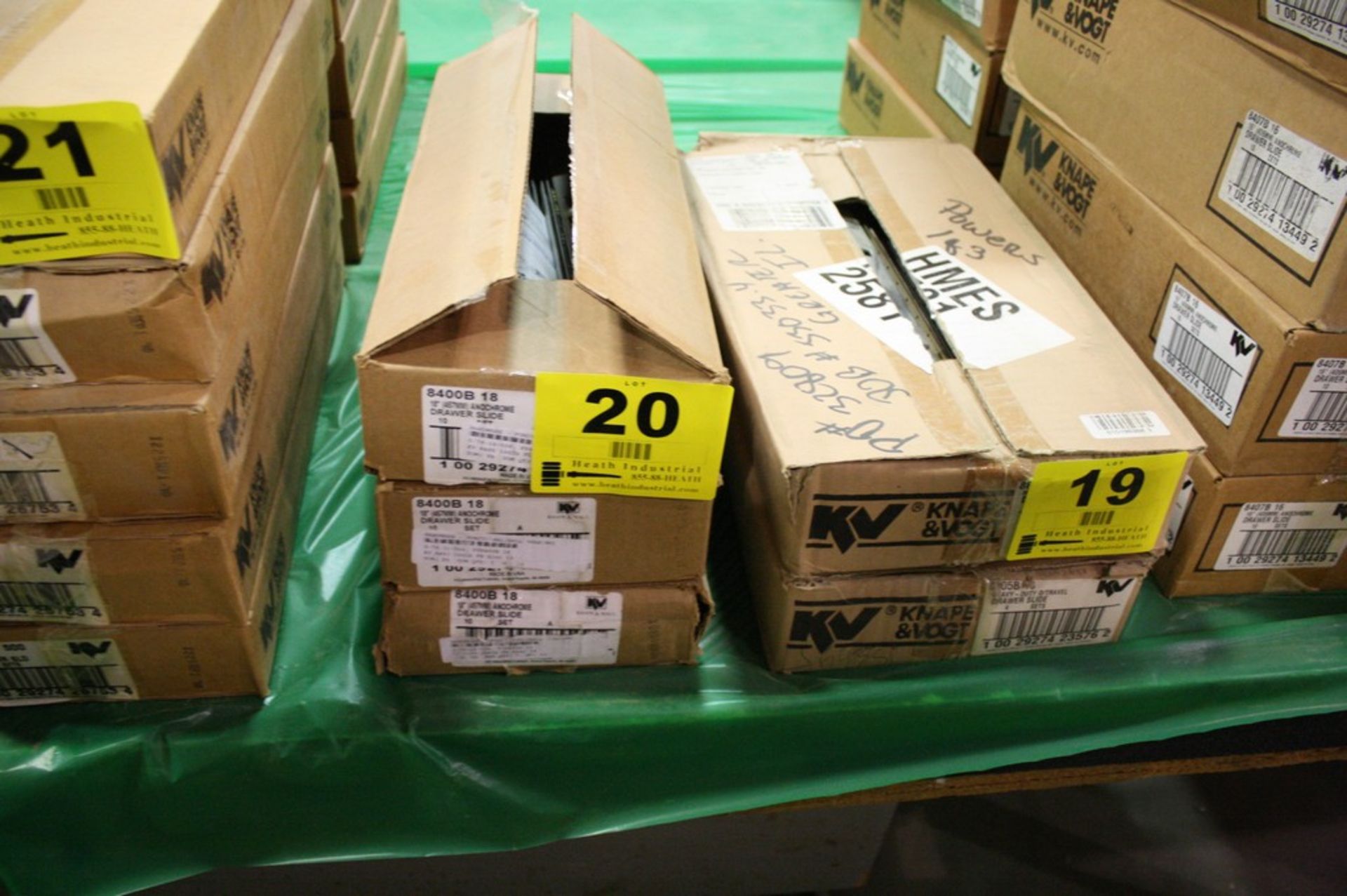 BOXES OF KNAPE & VOGT MODEL 8400B 18"