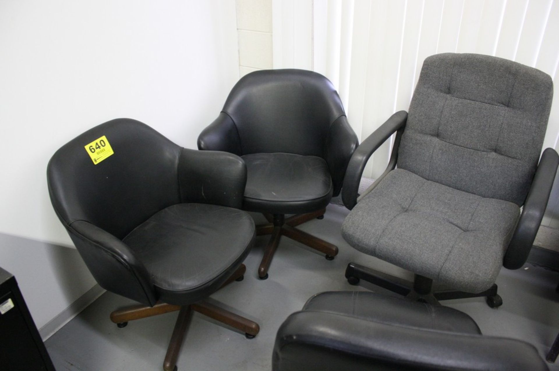 LOT: (3) OFFICE CHAIRS