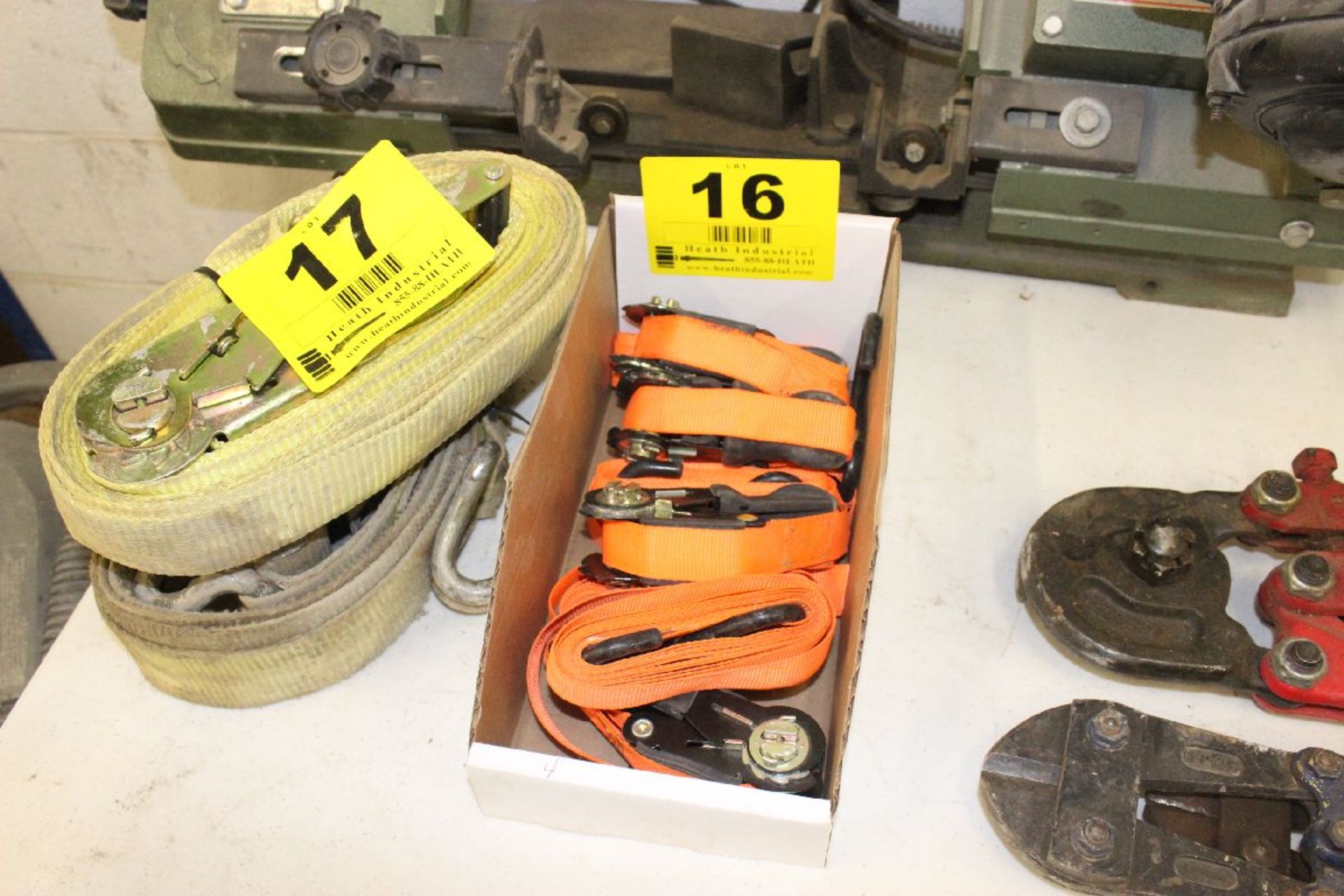 LOT-TIE DOWN RATCHET STRAPS IN BOX