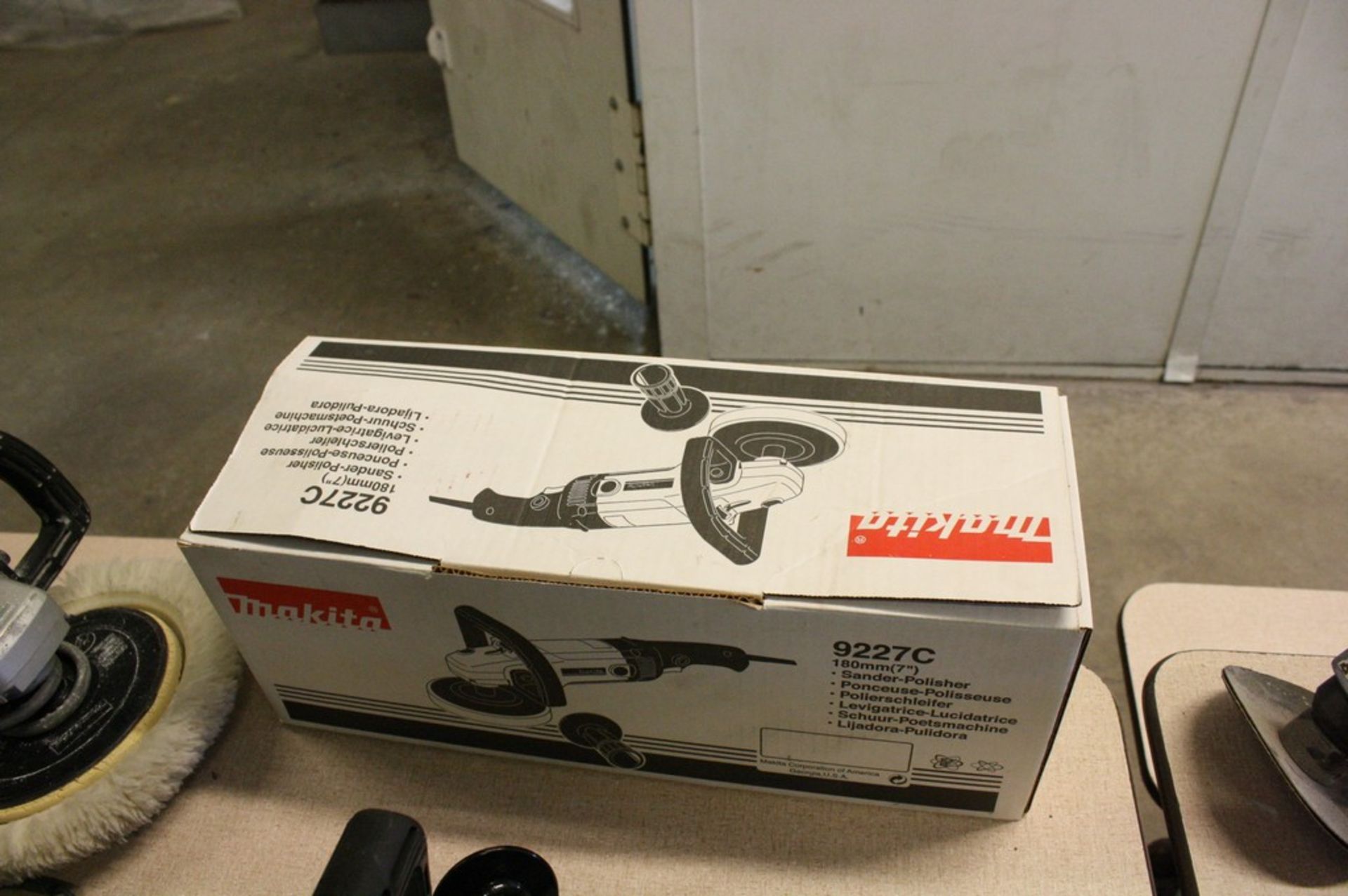 MAKITA MODEL 9227C 7” ELECTRIC POLISHER