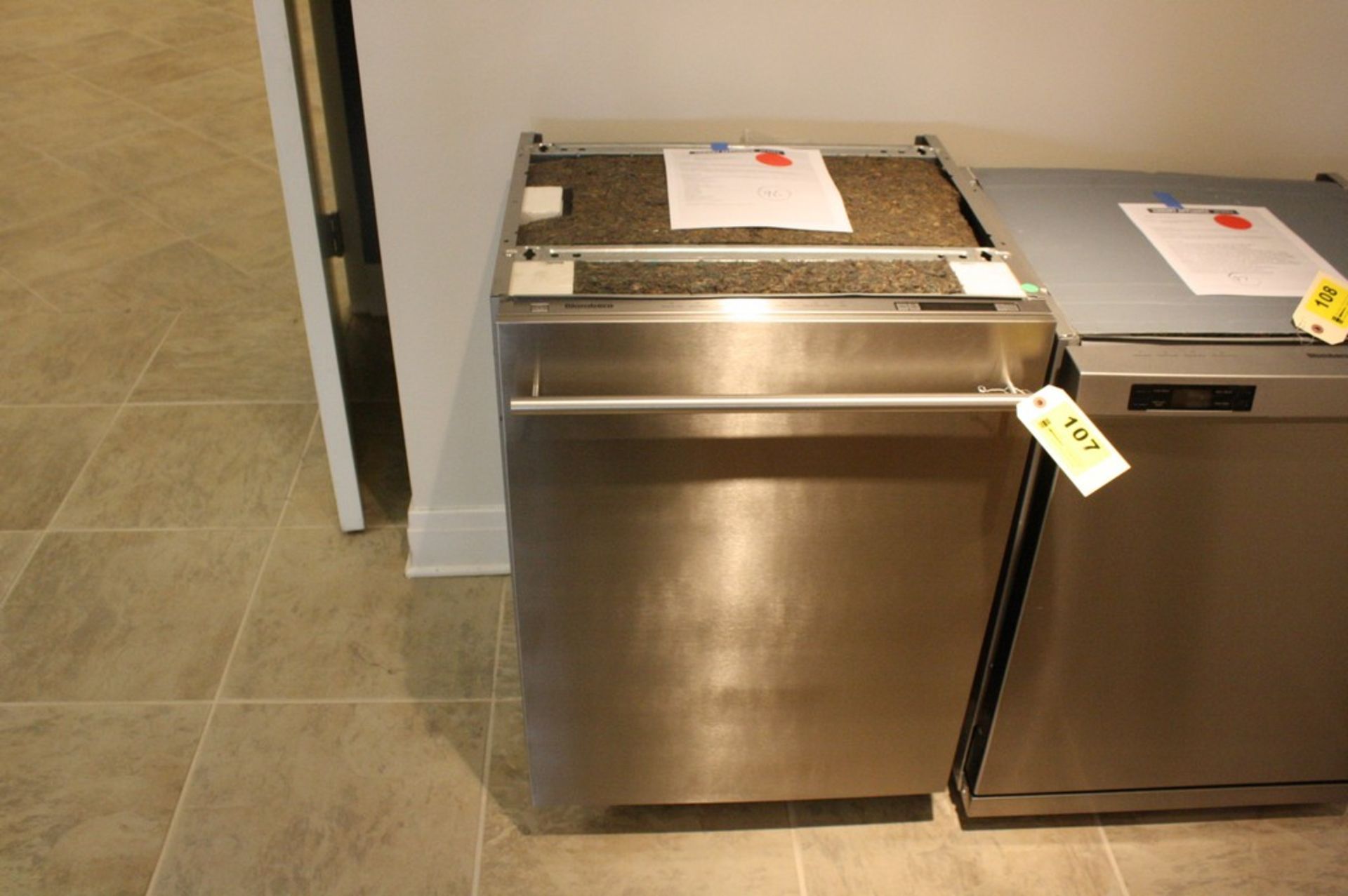 BLOMBERG MODEL DWT57500SS DISHWASHER S/N 7662939571-1180002812: Built In, Fully Integrated