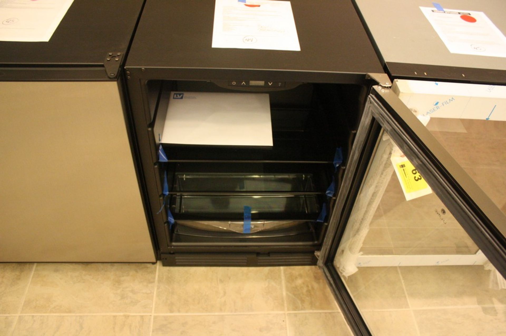 U-LINE MODEL U-2175RCGS-00 COMPACTÂ REFRIGERATORÂ S/N 1429863-010028: 24 Inch Undercounter Glass - Image 2 of 3