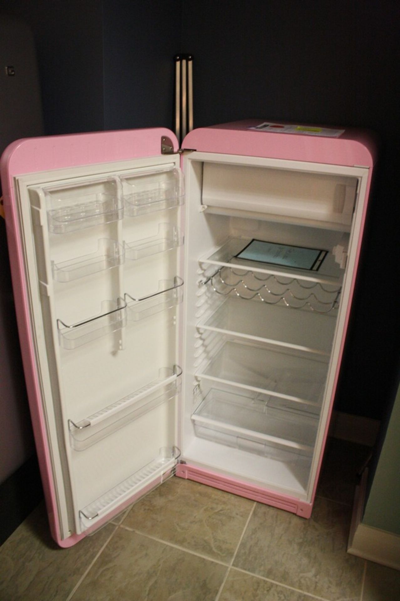 SMEG MODEL FAB28UROL 50'S STYLE TOP-FREEZER REFRIGERATOR S/N 3043007001: 24" Top-Freezer - Image 2 of 2