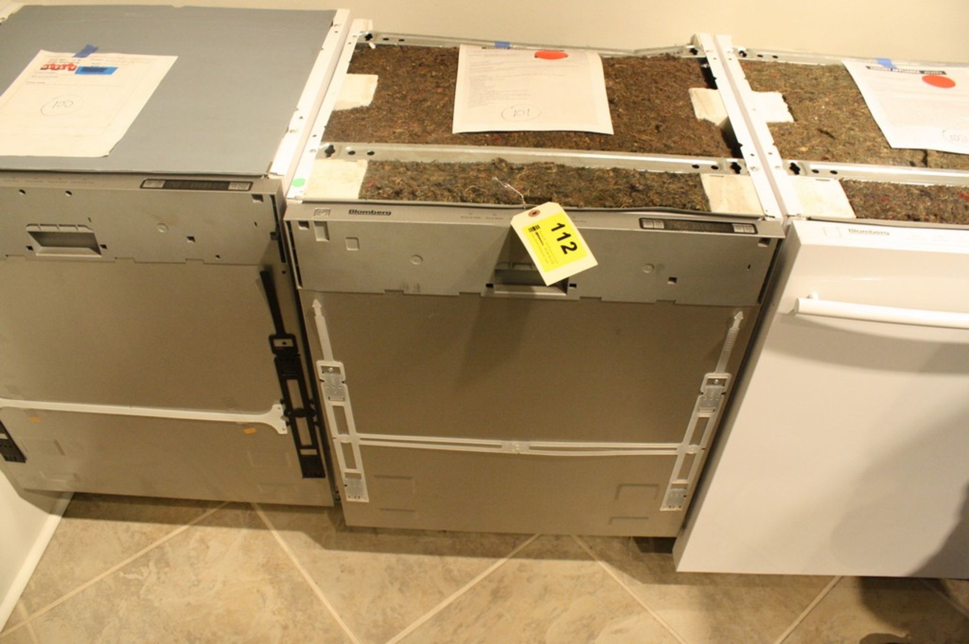 BLOMBERG MODEL DWT55100FBI DISHWASHER S/N 7658739571-1180001412: Built In, Fully Integrated