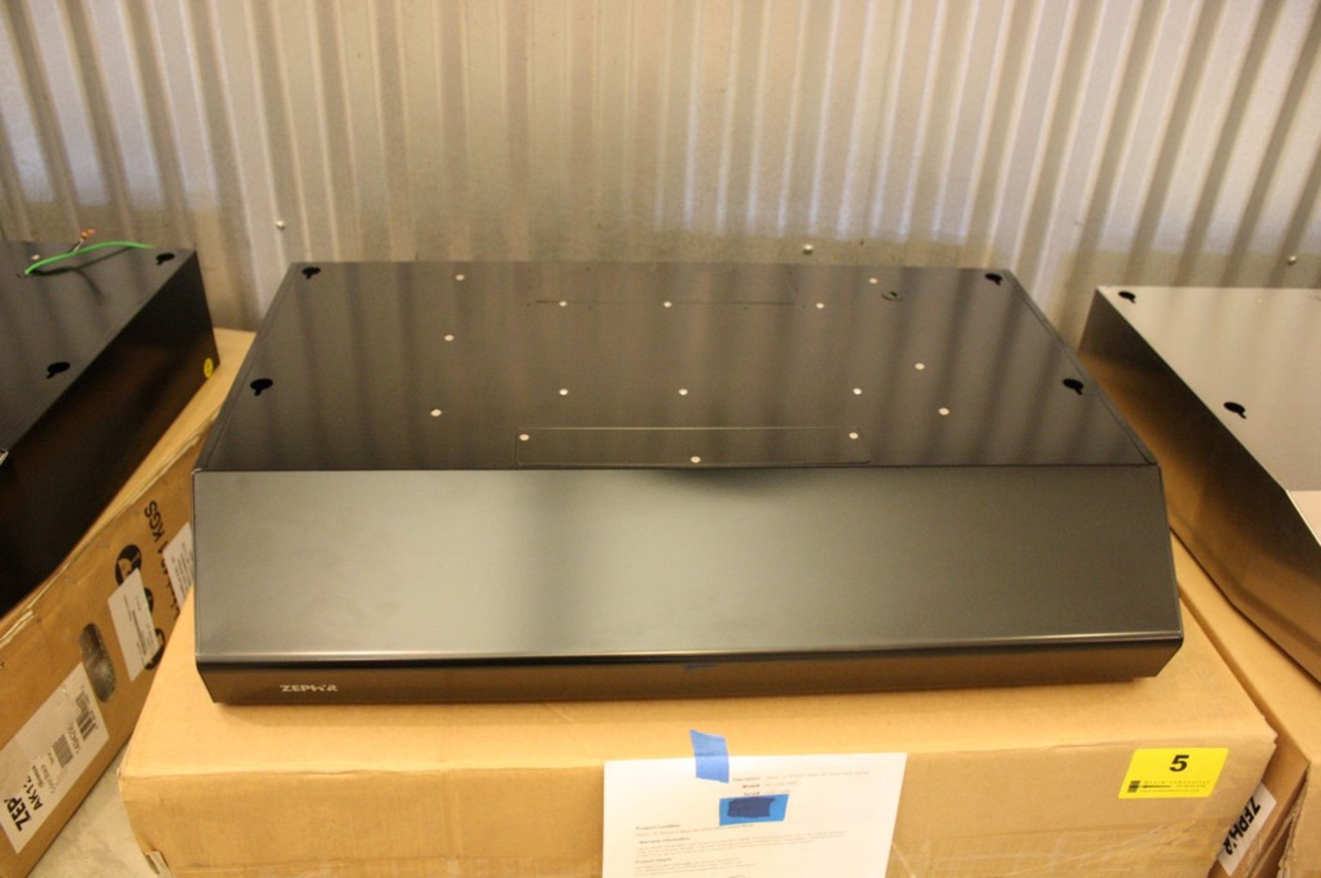 ZEPHYR BREEZE SERIES AK1200B 30" UNDER CABINET RANGE HOOD S/N 1338715BRE : With 400 Cfm Internal