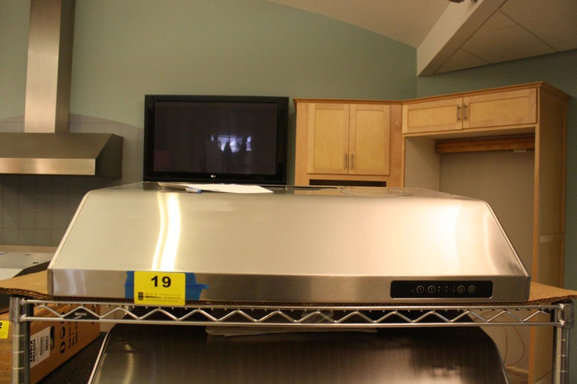 ZEPHYR POWER HURRICANE SERIES AK2500S 30" UNDER CABINET RANGE HOOD S/N 1273234BRV : With 695 Cfm