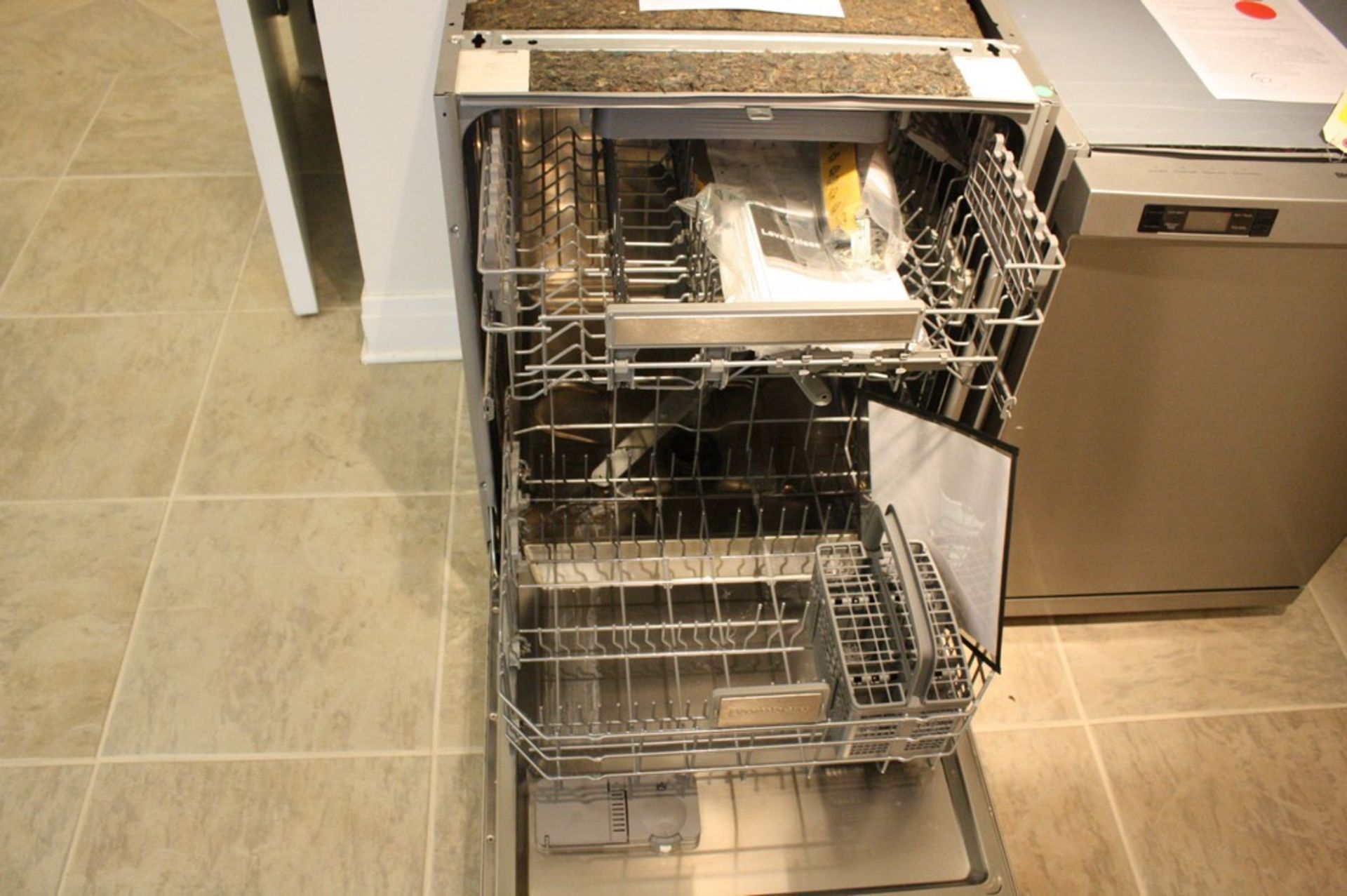 BLOMBERG MODEL DWT57500SS DISHWASHER S/N 7662939571-1180002812: Built In, Fully Integrated - Image 2 of 3